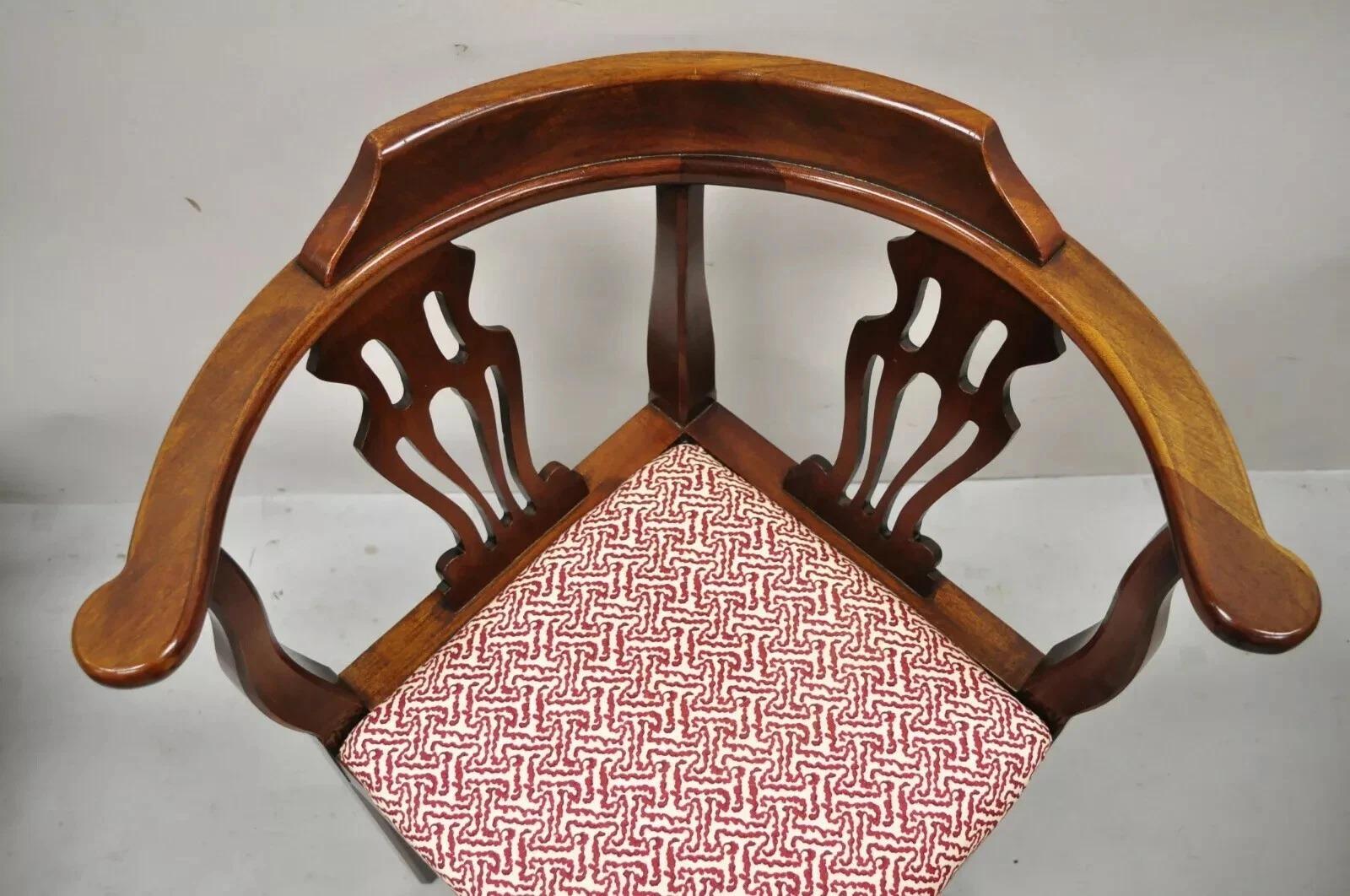 Georgien Fauteuil d'angle vintage en acajou de style Chippendale géorgien par Statesville Ross en vente