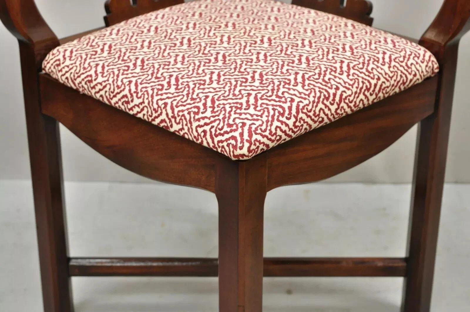 Inconnu Fauteuil d'angle vintage en acajou de style Chippendale géorgien par Statesville Ross en vente