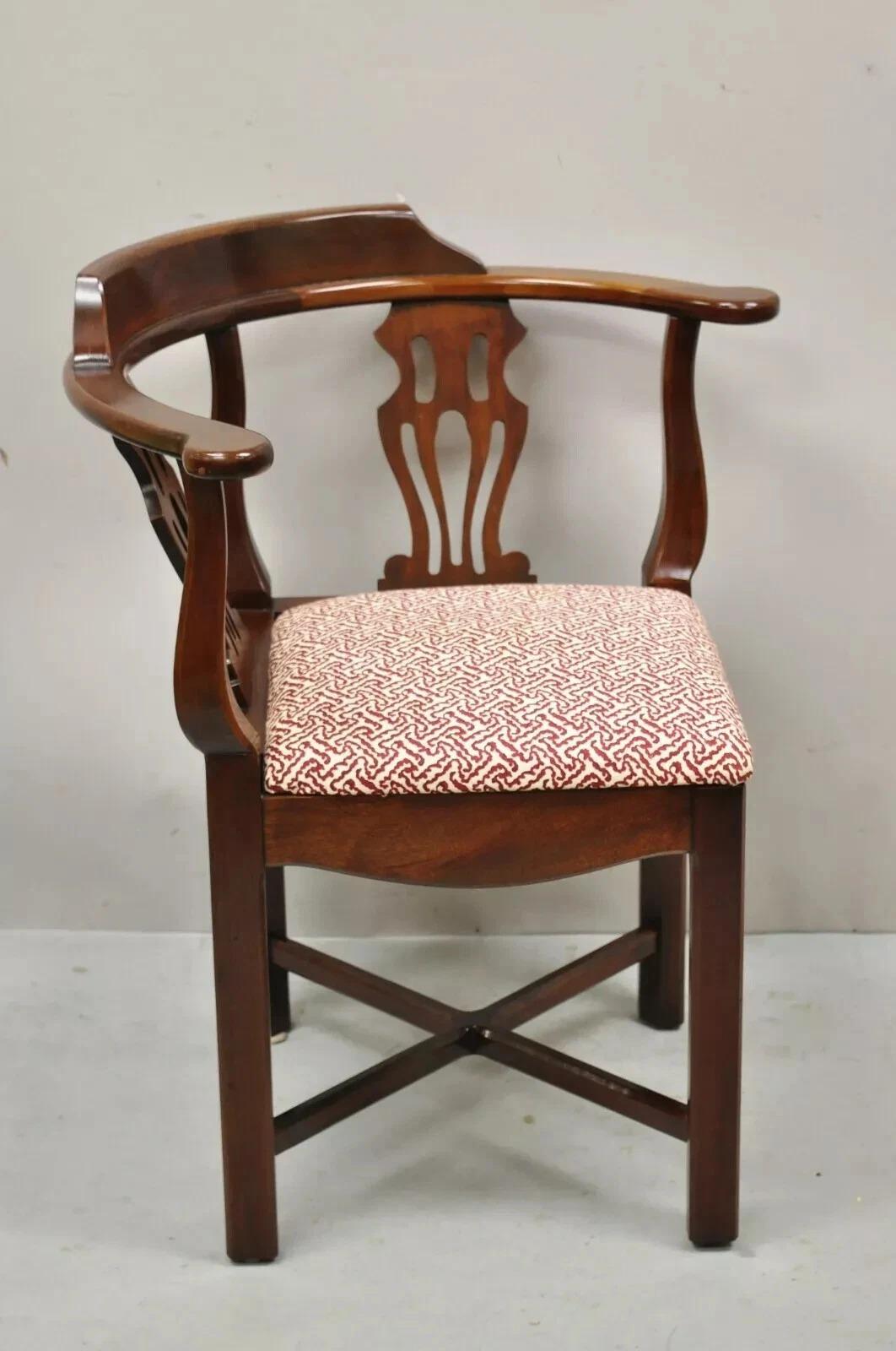 Fauteuil d'angle vintage en acajou de style Chippendale géorgien par Statesville Ross Bon état - En vente à Philadelphia, PA