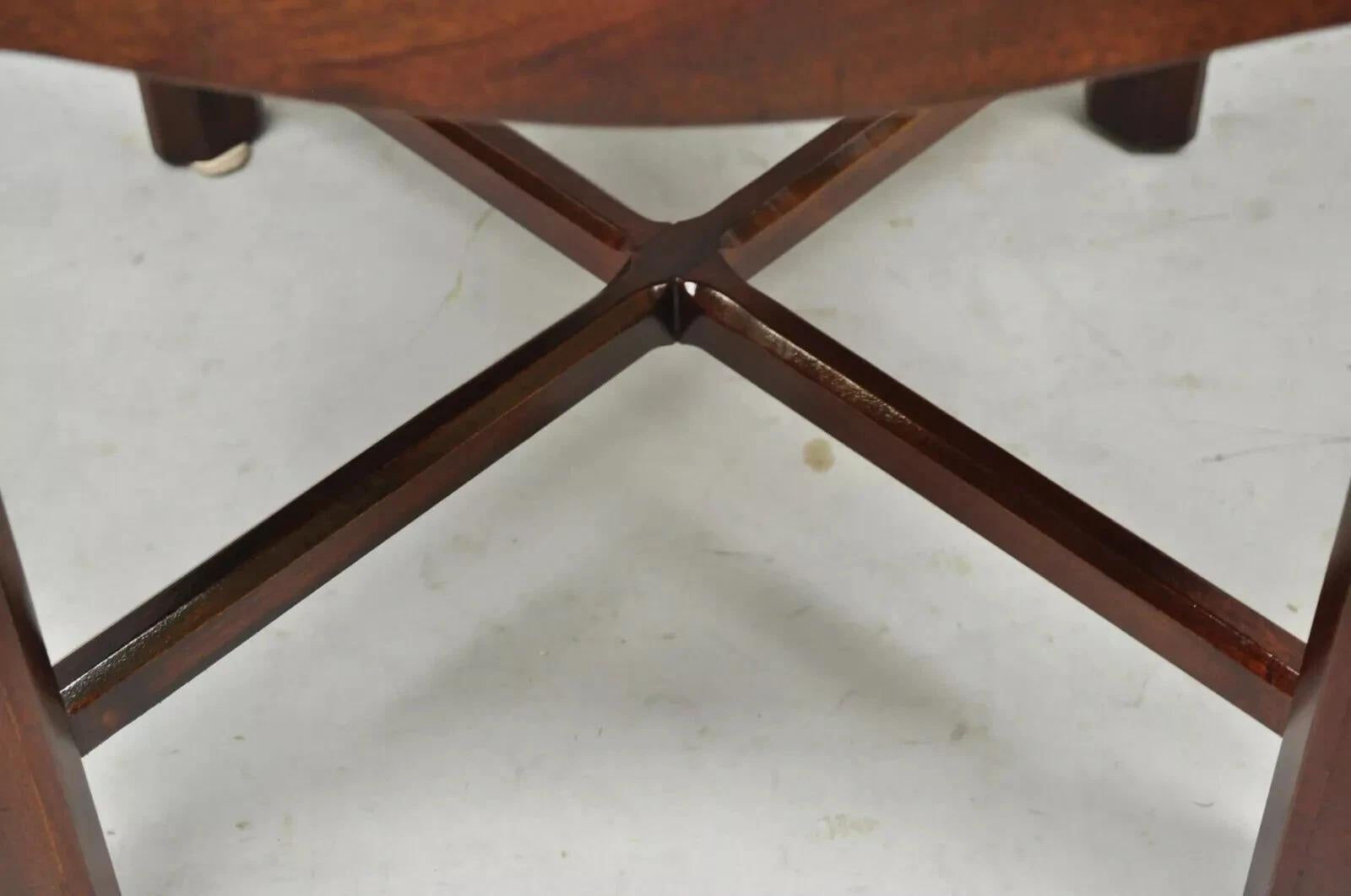 20ième siècle Fauteuil d'angle vintage en acajou de style Chippendale géorgien par Statesville Ross en vente