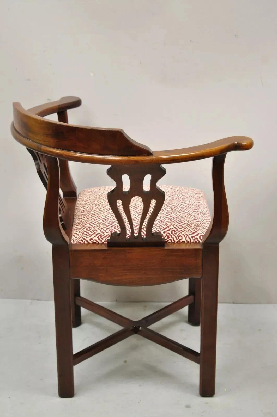 Acajou Fauteuil d'angle vintage en acajou de style Chippendale géorgien par Statesville Ross en vente