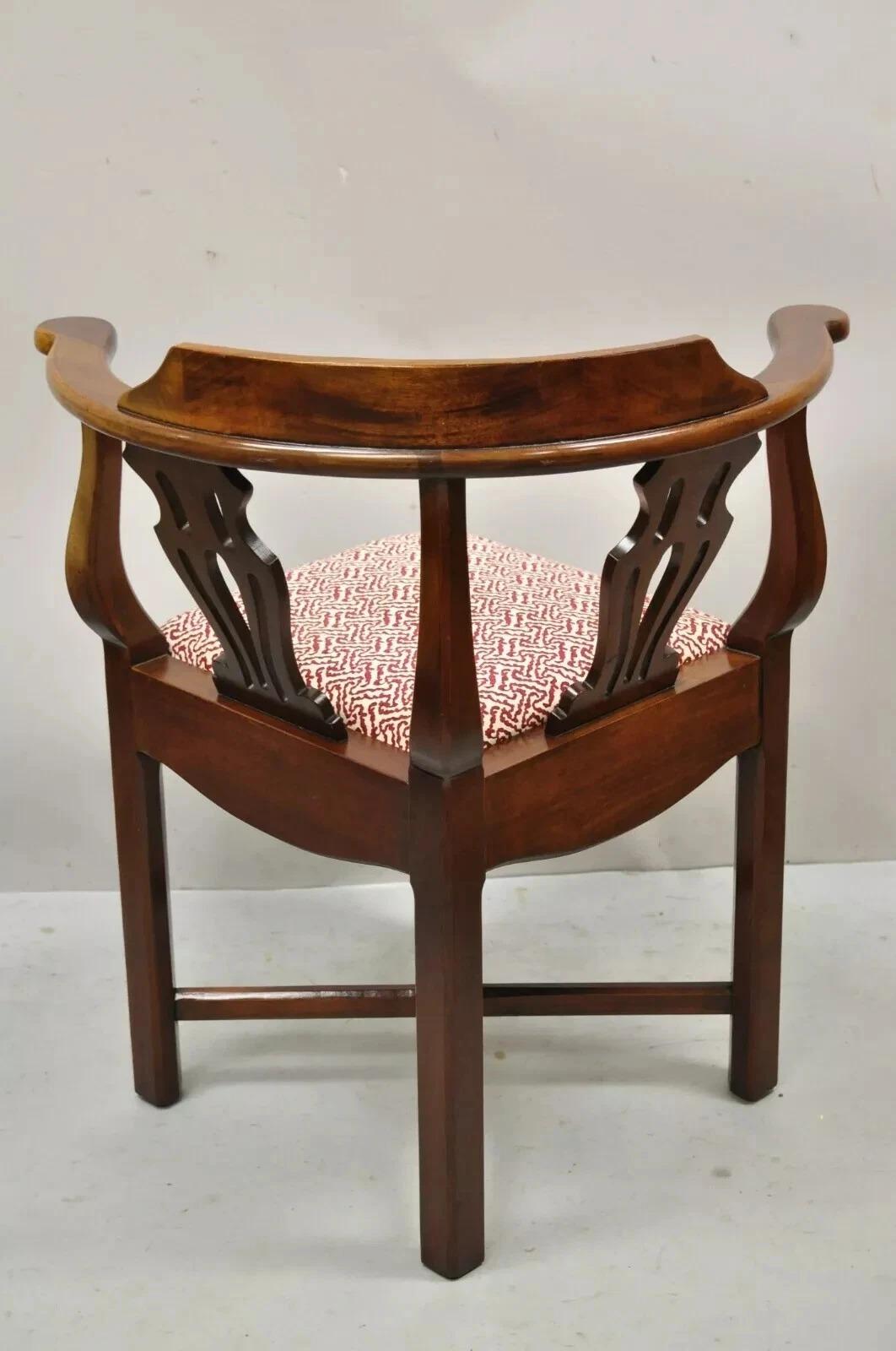 Fauteuil d'angle vintage en acajou de style Chippendale géorgien par Statesville Ross en vente 2