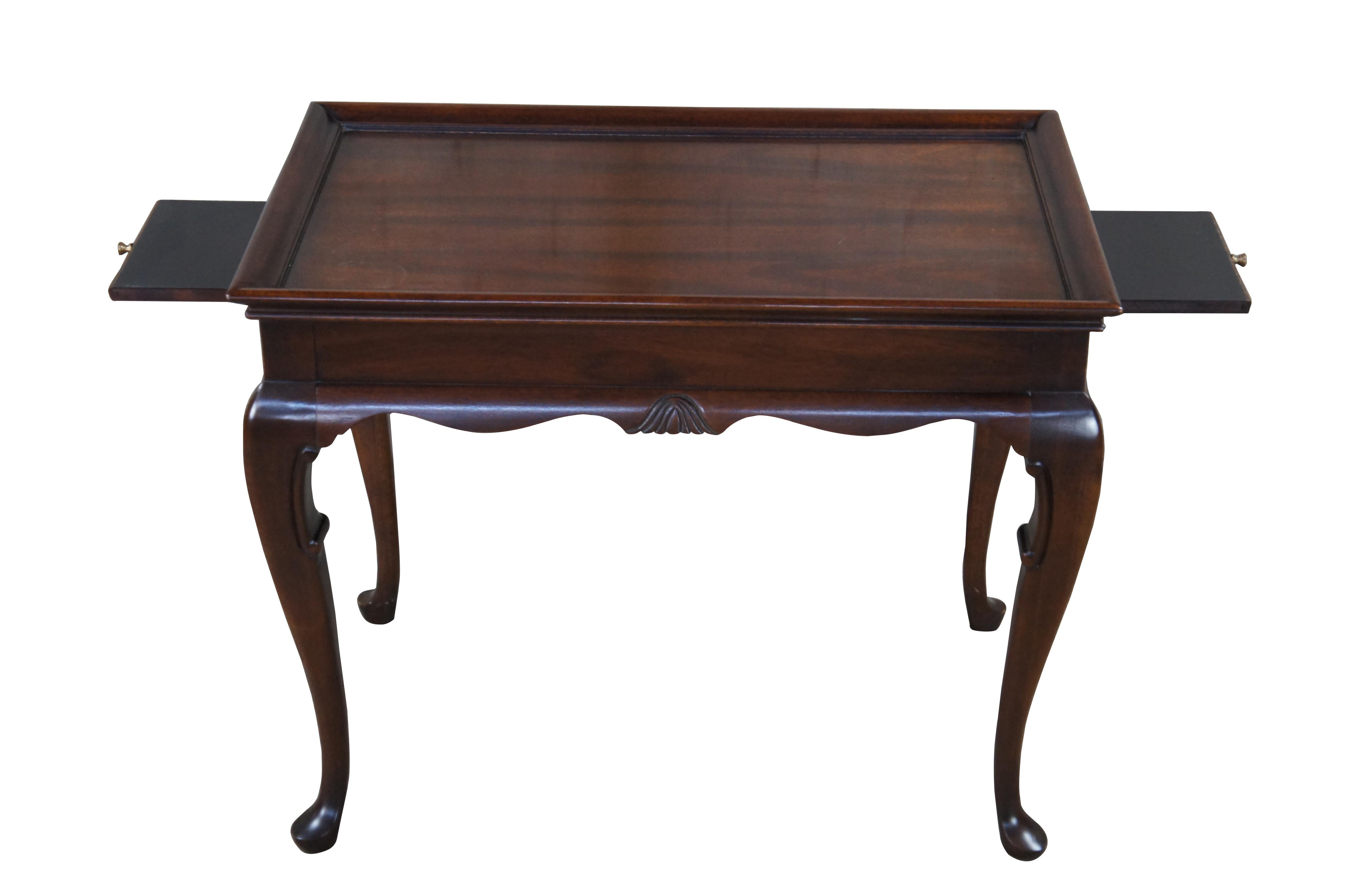 Table d'appoint de style Queen Anne géorgien vintage en acajou avec plateau coulissant Bon état - En vente à Dayton, OH