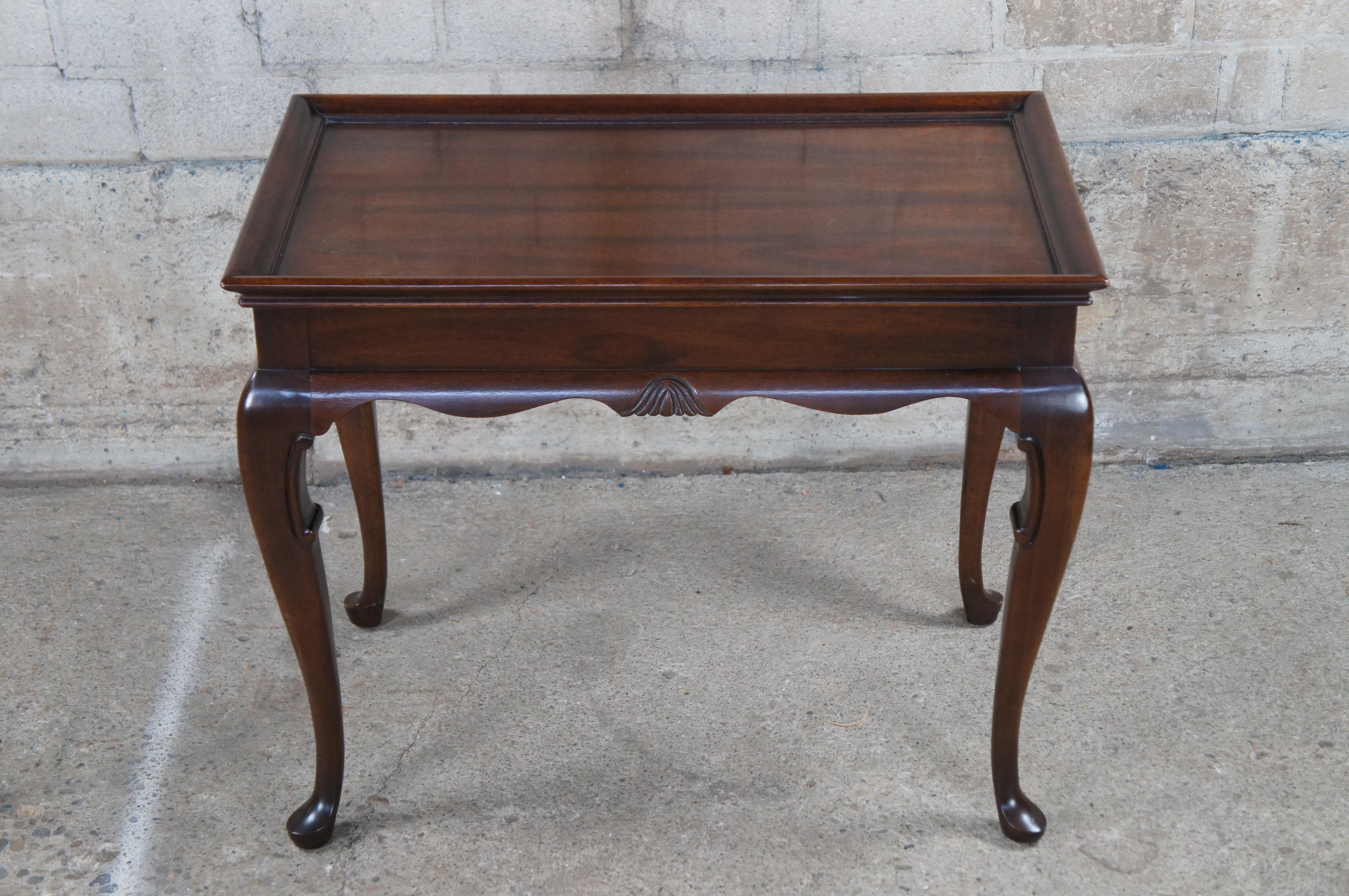 20ième siècle Table d'appoint de style Queen Anne géorgien vintage en acajou avec plateau coulissant en vente