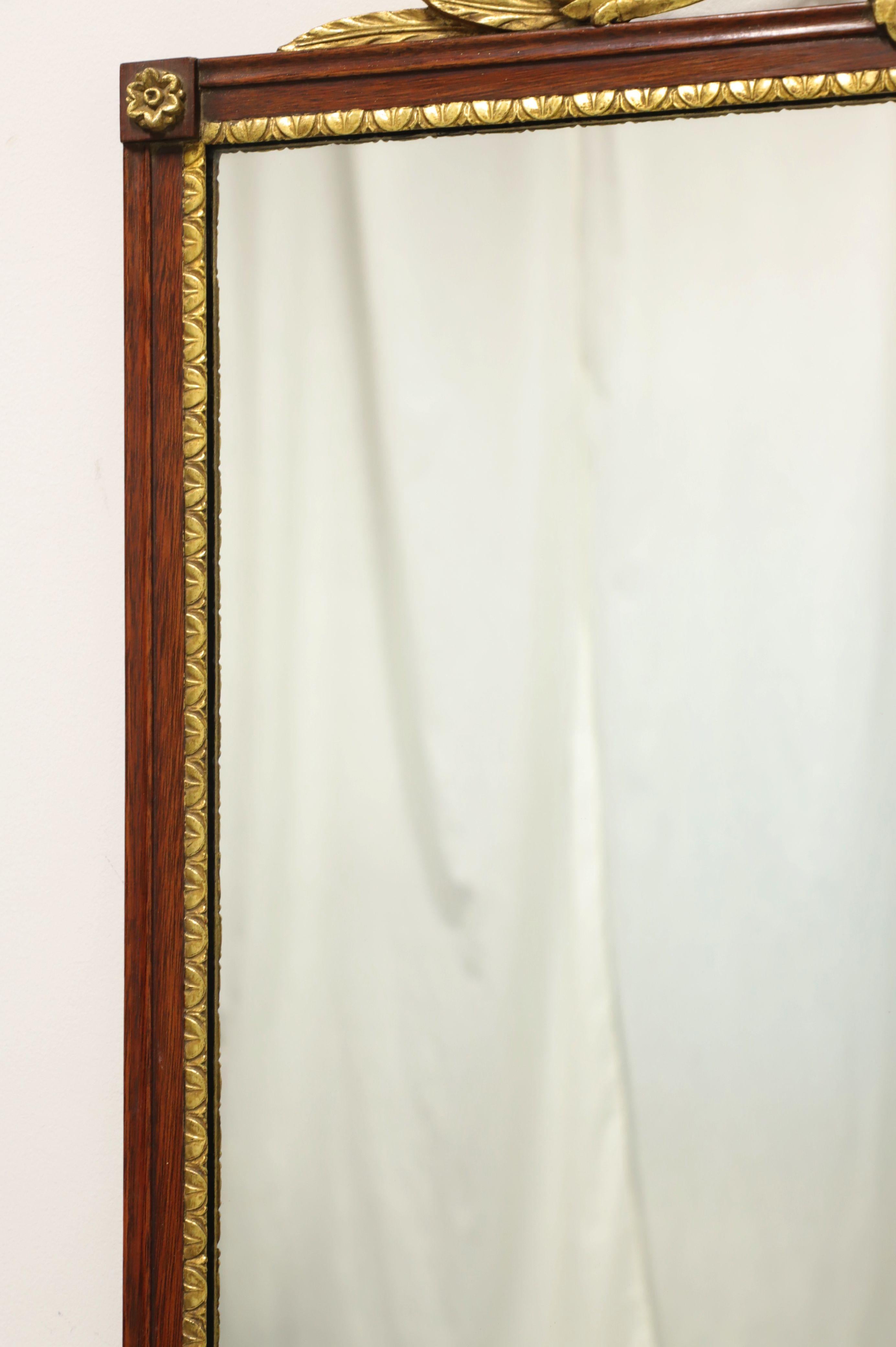 Américain Miroir mural rectangulaire vintage de style néoclassique en acajou doré en vente