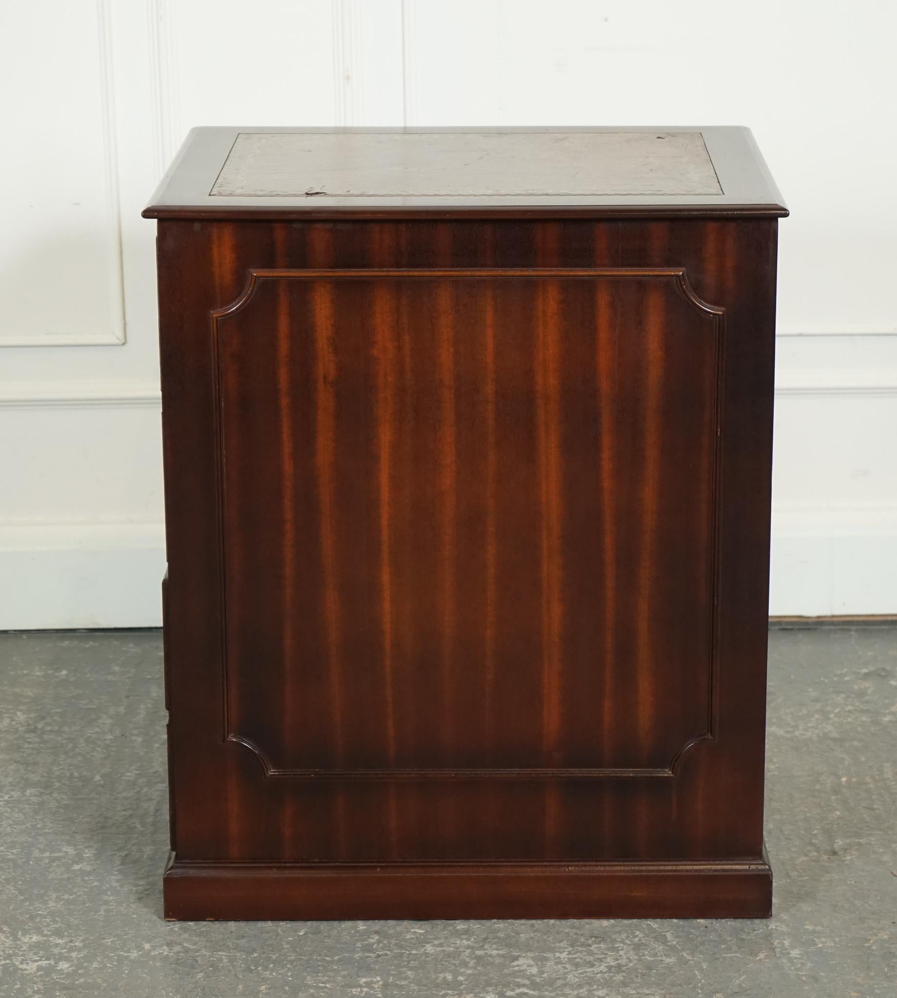 VINTAGE MAHOGANY GOLD EMBOSSED BROWN LEATHER TOP FILLING CABiNET For Sale 7