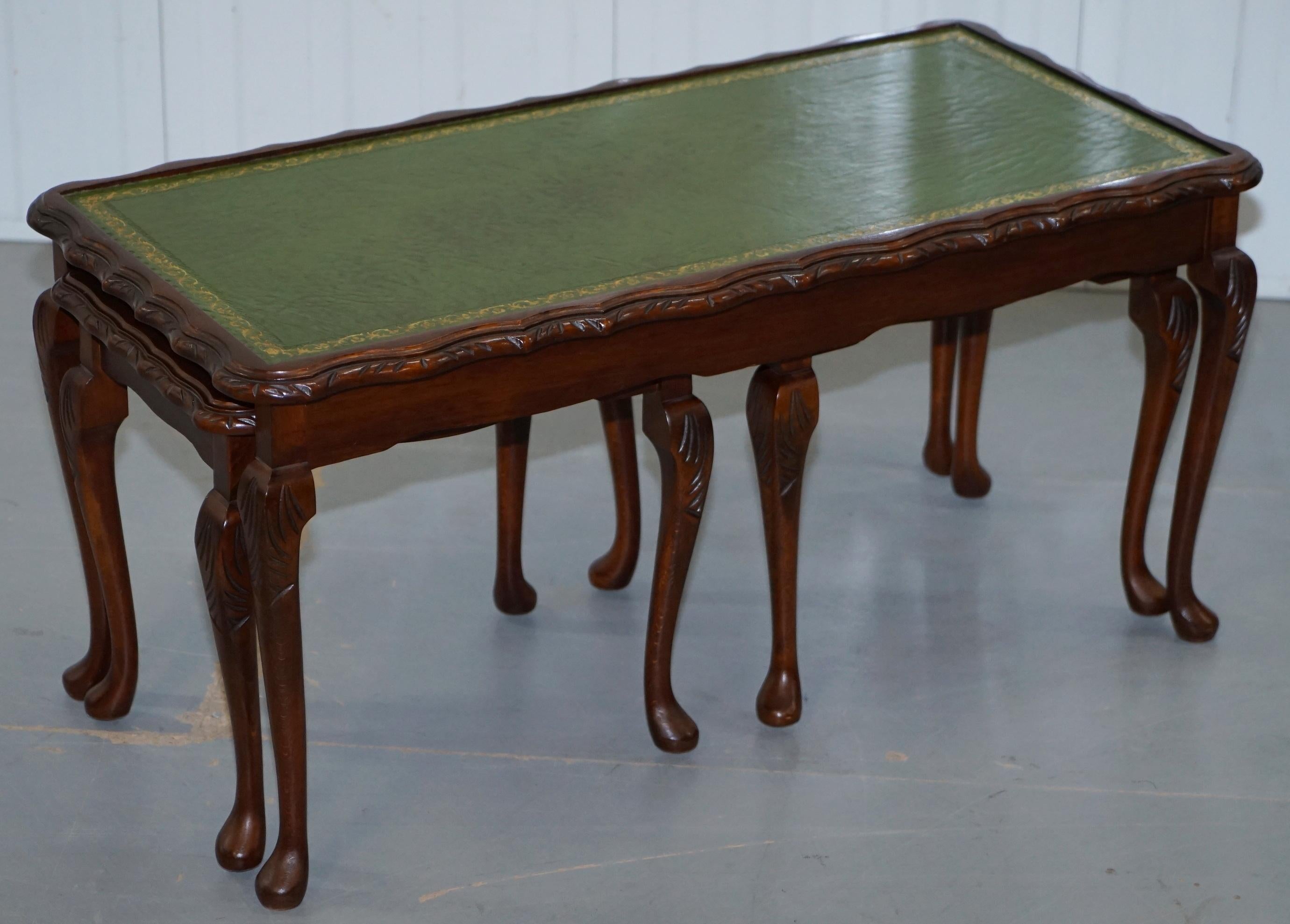 We are delighted to offer for sale this very nicely made Mahogany round table with green leather top which recess two small nesting side tables

This is a very functional and decorative piece of furniture, each table has a fully aniline 100%
