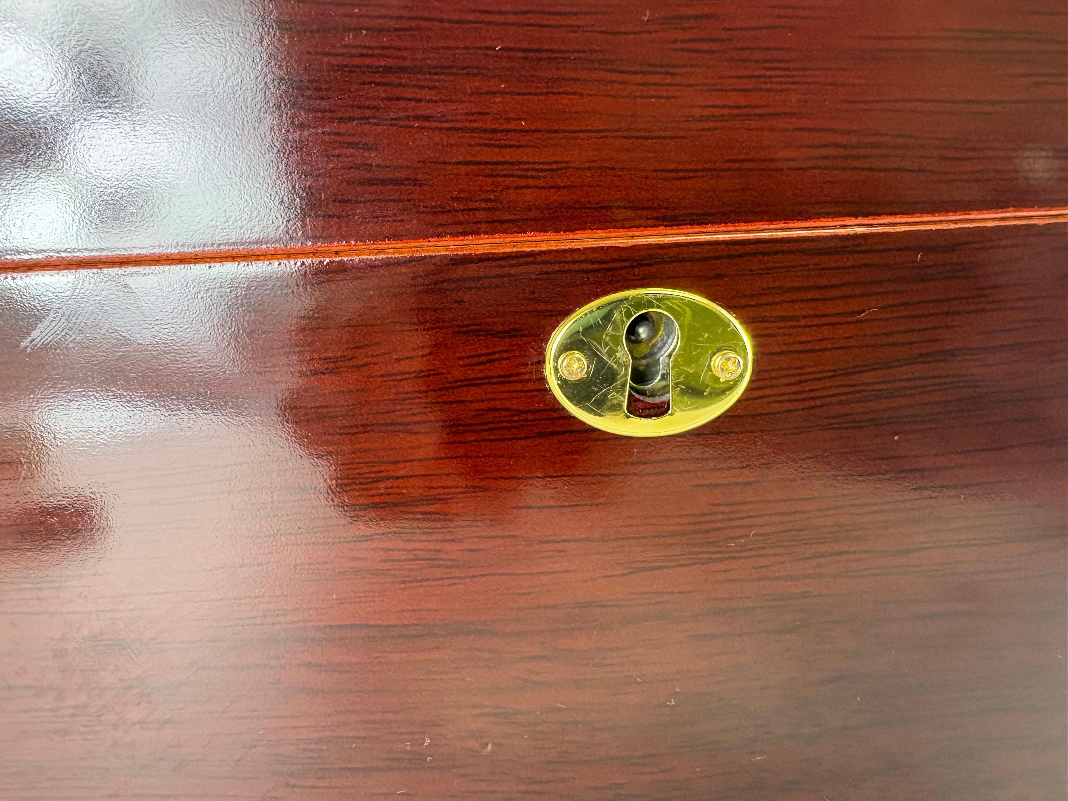 Humidor per sigari d'epoca in mogano lavorato a mano in vendita 5