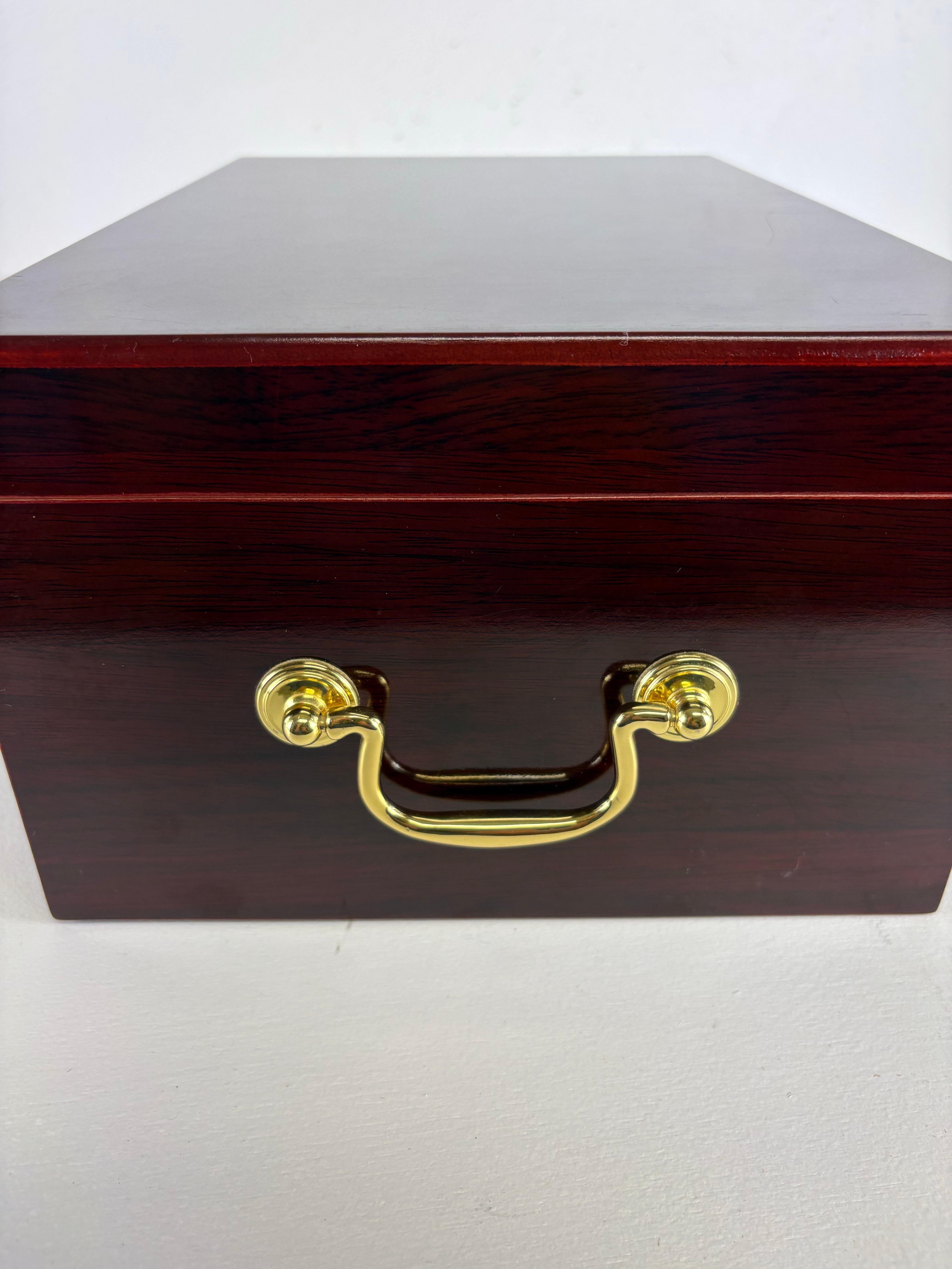 Humidor per sigari d'epoca in mogano lavorato a mano In condizioni buone in vendita a Allentown, PA