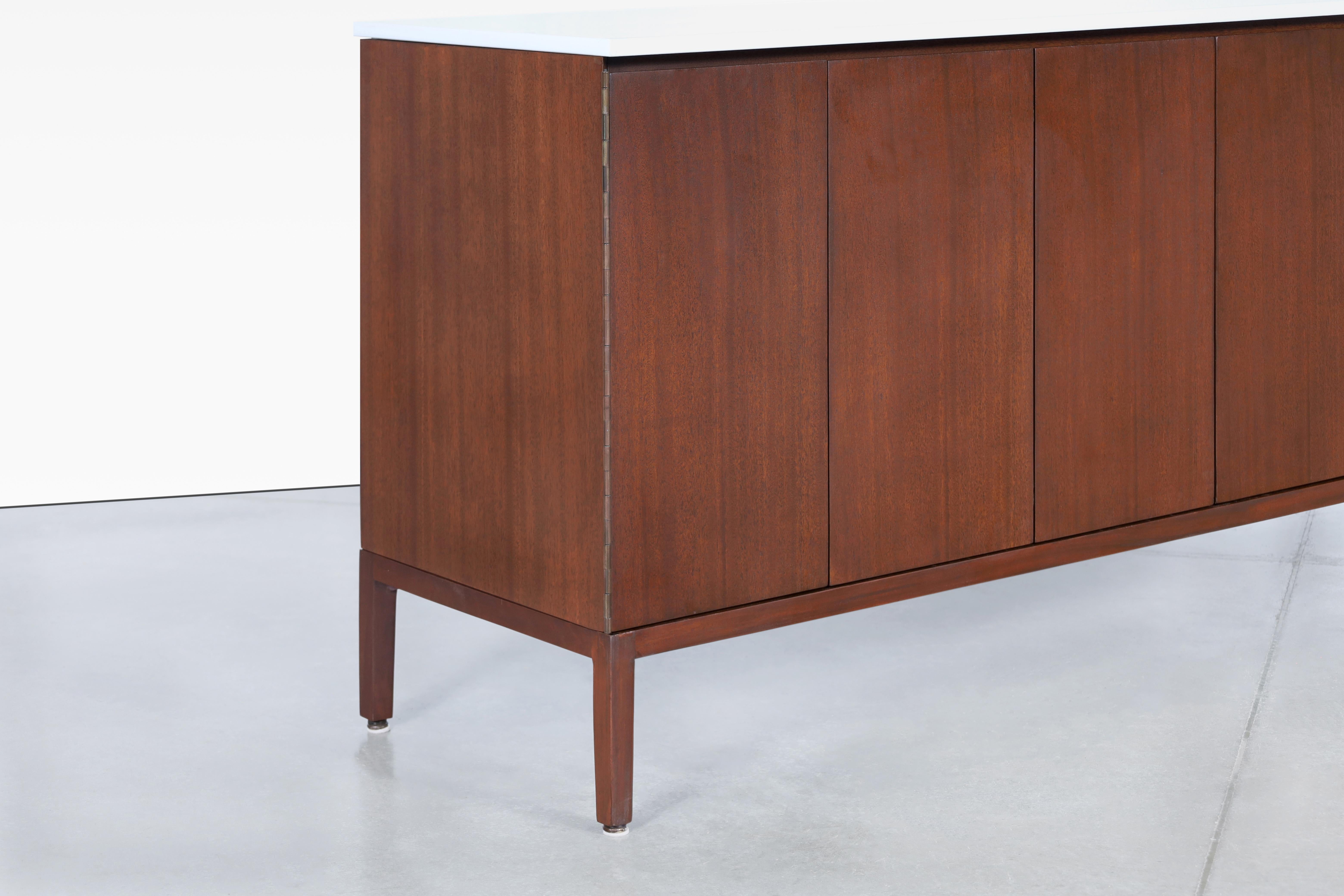 Vintage-Anrichte aus Mahagoni der „Irwin-Kollektion“ von Paul McCobb für Calvin Furniture (Moderne der Mitte des Jahrhunderts) im Angebot