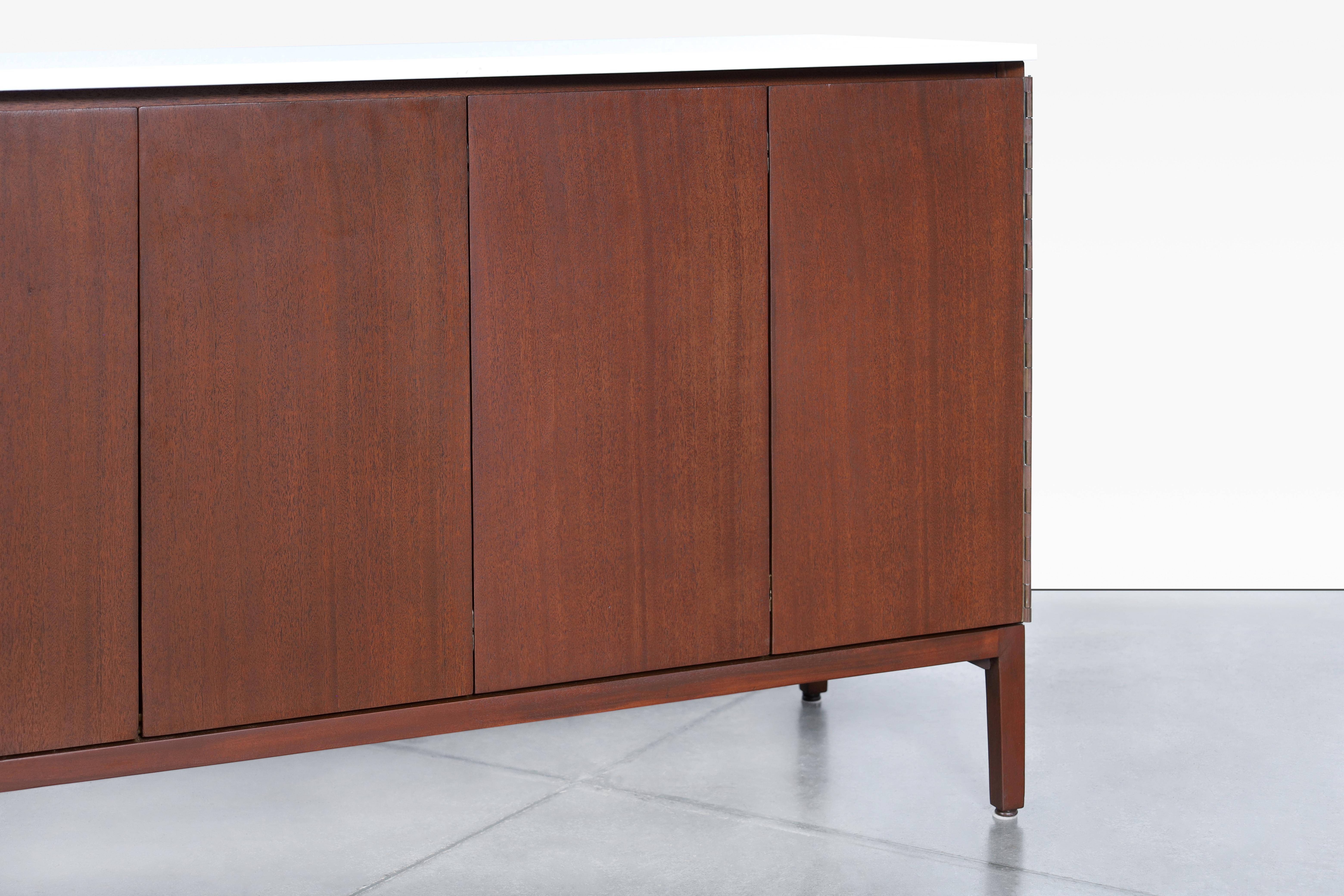 Vintage-Anrichte aus Mahagoni der „Irwin-Kollektion“ von Paul McCobb für Calvin Furniture (Mitte des 20. Jahrhunderts) im Angebot