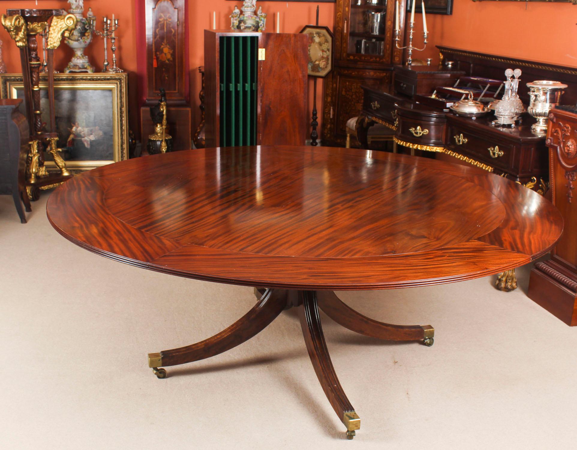 Vintage Mahogany Jupe Dining Table, Leaf Cabinet and Eight Chairs In Excellent Condition In London, GB