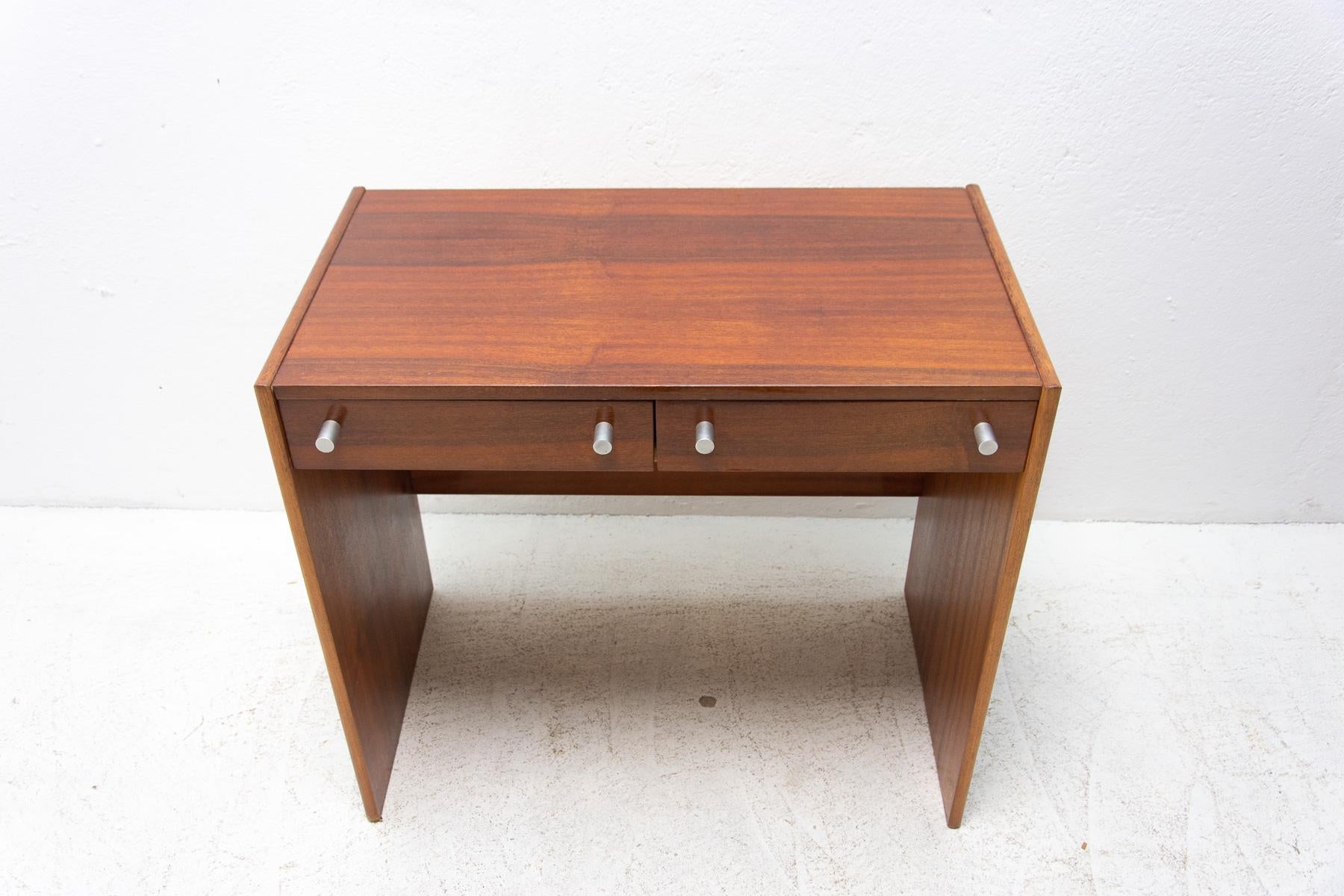 Vintage Mahogany Ladies Desk from Up Zavody, Czechoslovakia, 1980's In Good Condition For Sale In Prague 8, CZ
