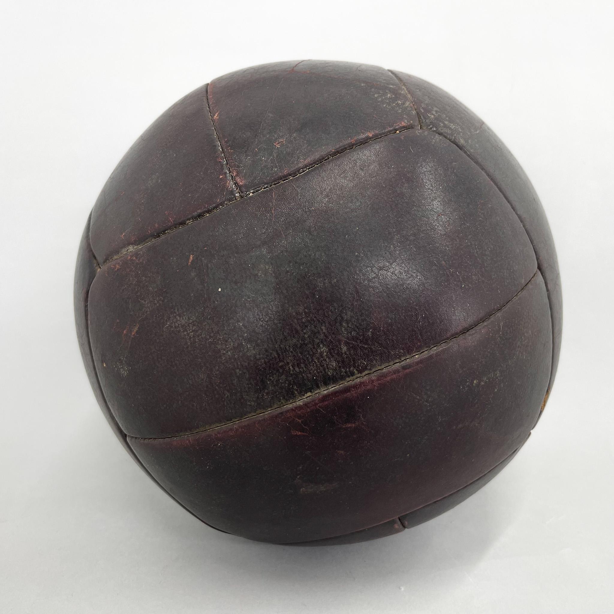 Vintage Mahogany Leather Medicine Ball, 1930s  In Good Condition For Sale In Praha, CZ