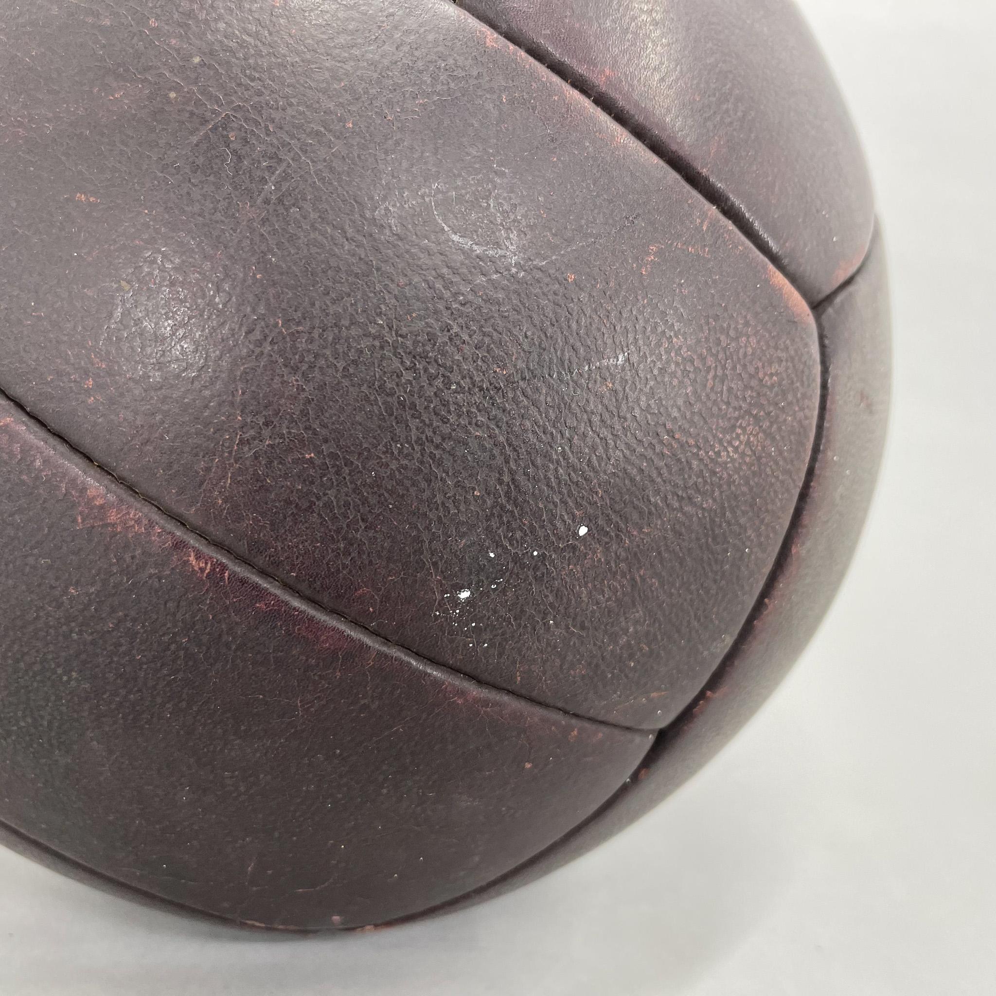 Balón medicinal vintage de cuero de caoba, años 30 siglo XX en venta