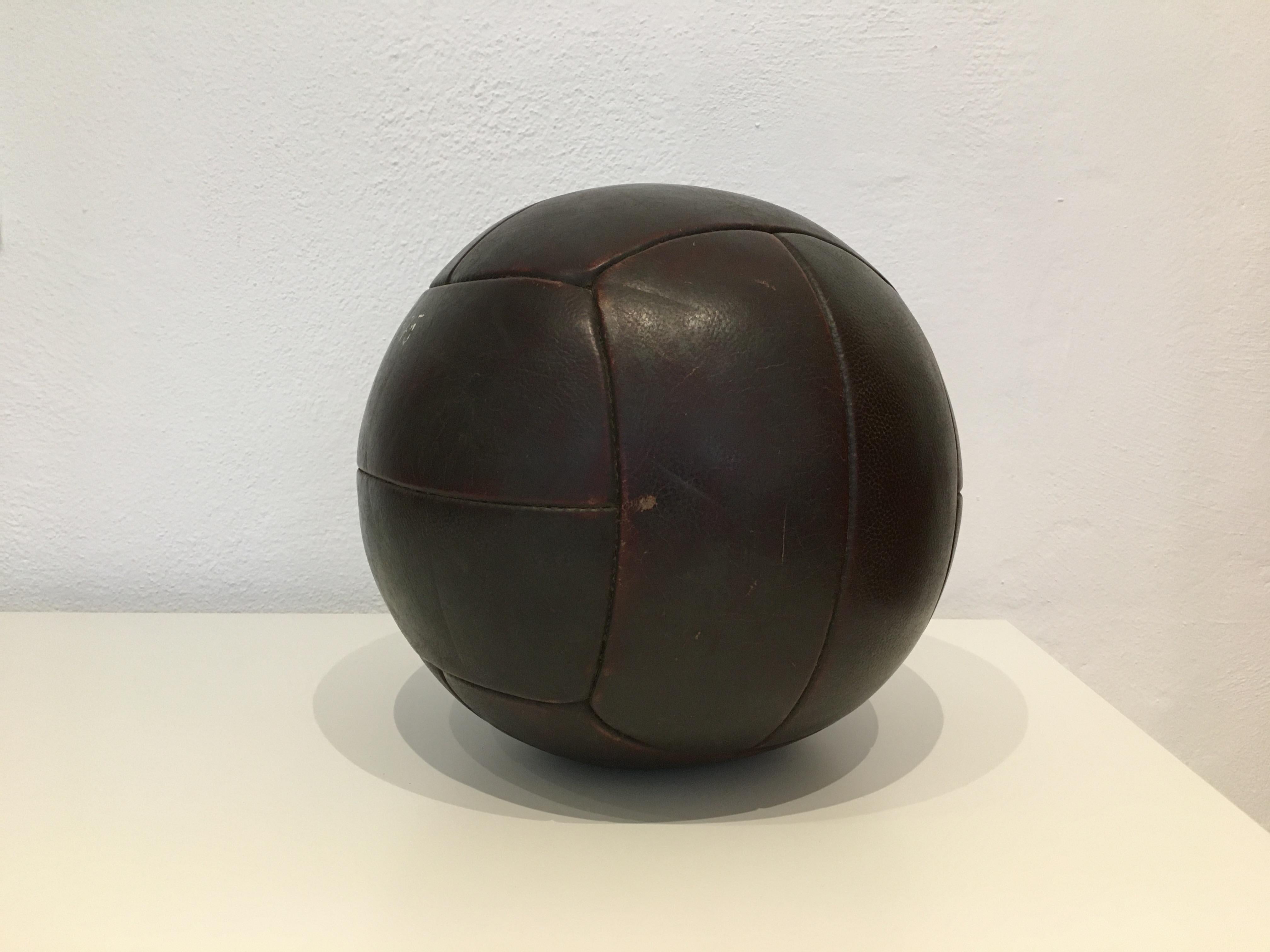 Vintage Mahogany Leather Medicine Ball, 3kg, 1930s For Sale 1
