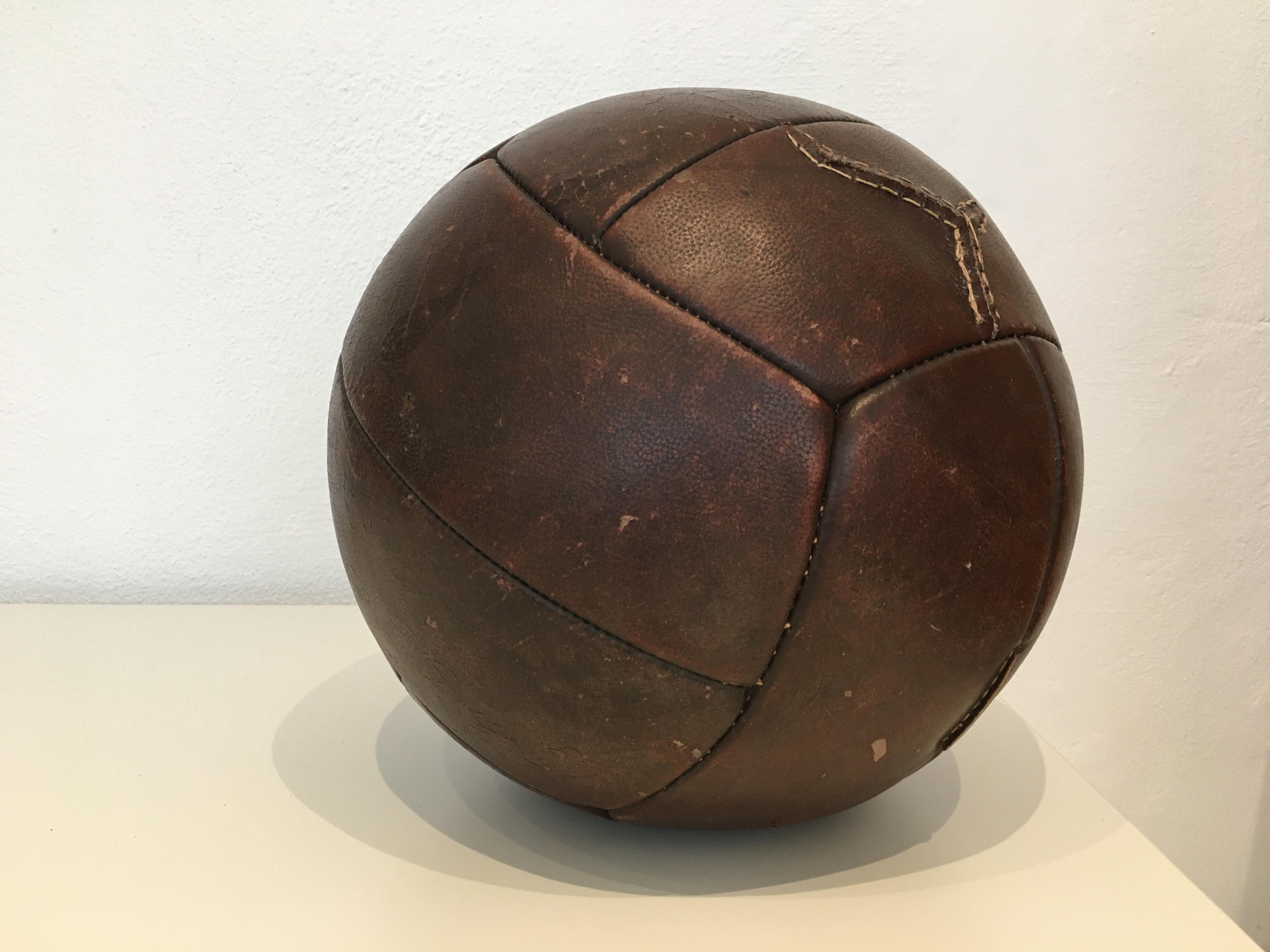 This medicine ball comes from the stock of an old Czech gymnasium. Made in the 1930s. Patina consistent with age and use. Cleaned and treated with a special leather care. Weight: 4kg. Measures: Diameter 11.81 inch.