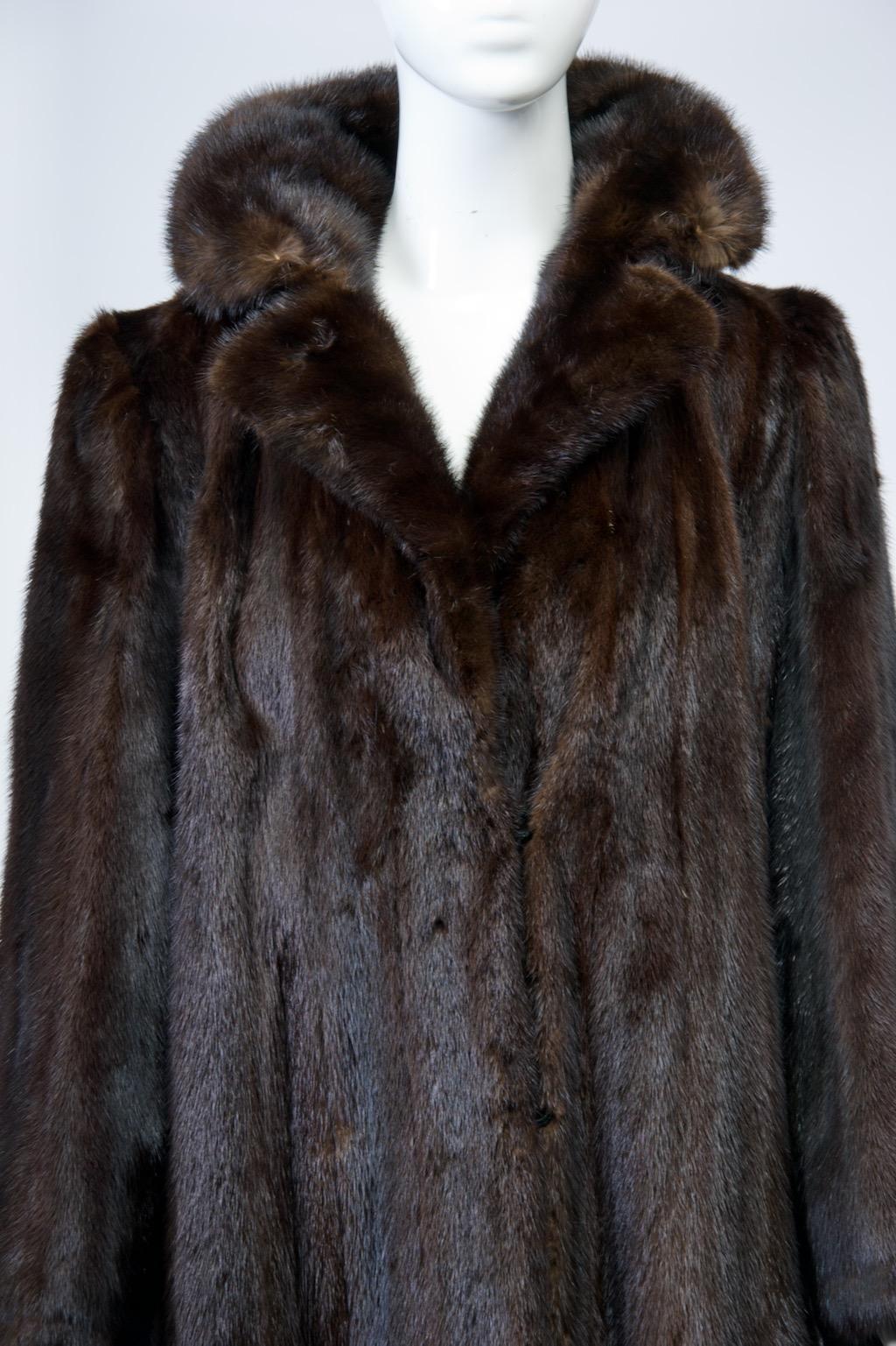 Vintage Mahogany Mink Coat In Good Condition For Sale In Alford, MA