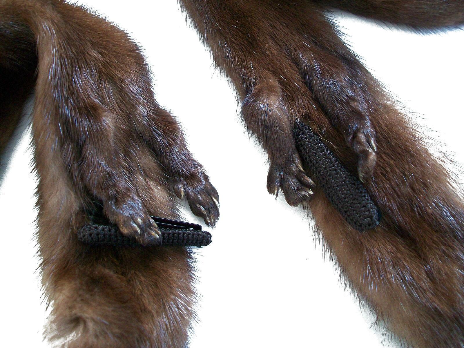 Canadian Vintage Mahogany Mink Scarf - Full Body Pelts - Clips & Buttons - Circa 1940's For Sale