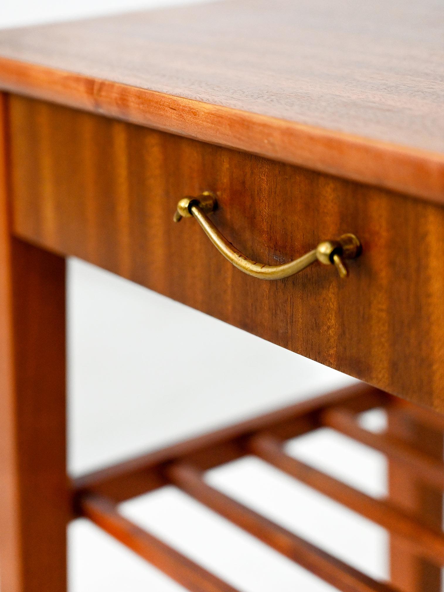 Vintage Mahogany Nightstands 1