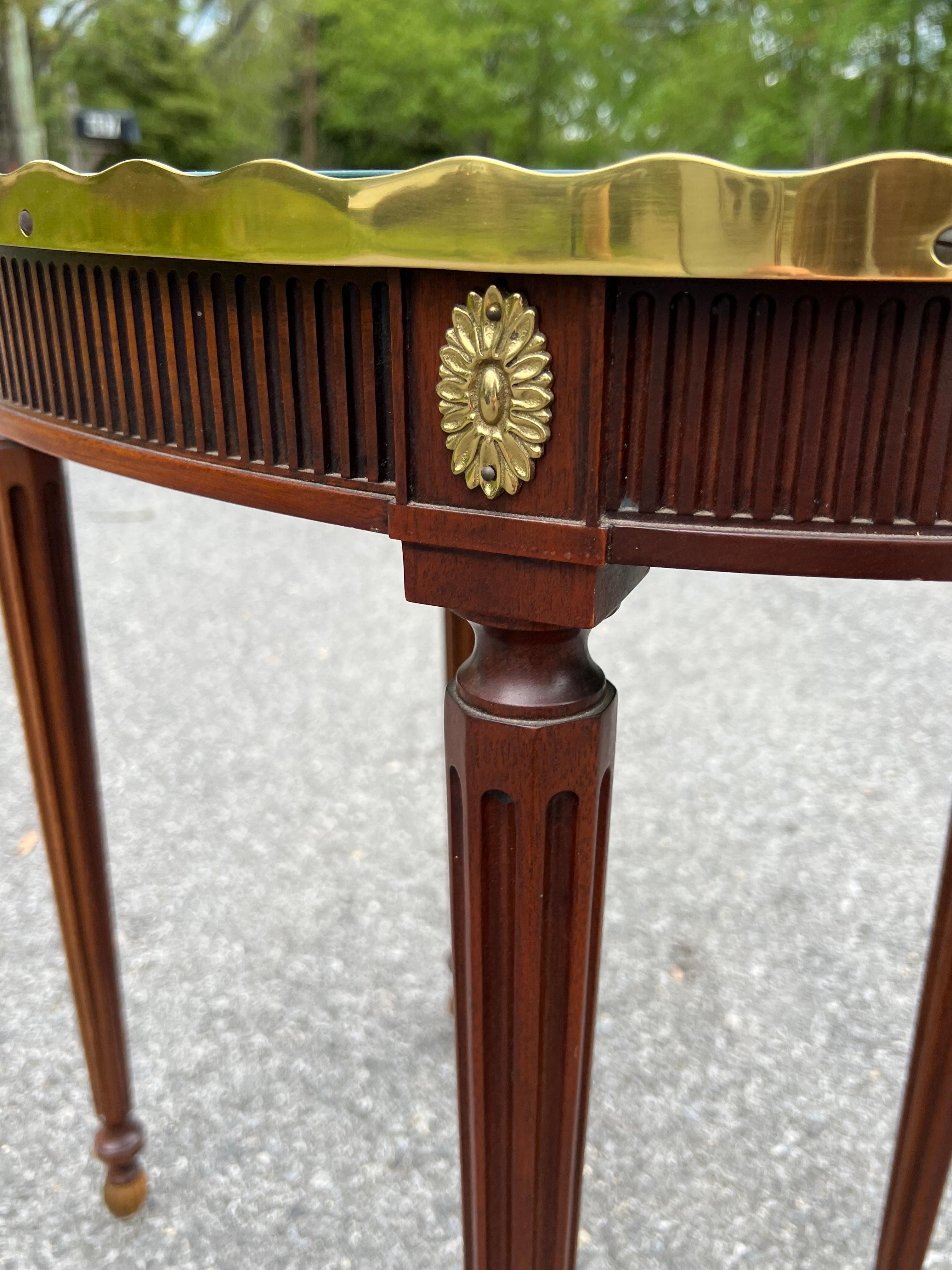 Vintage Mahogany Oval Side Table W/ Shaped Brass Gallery Made by Baker Furniture For Sale 2