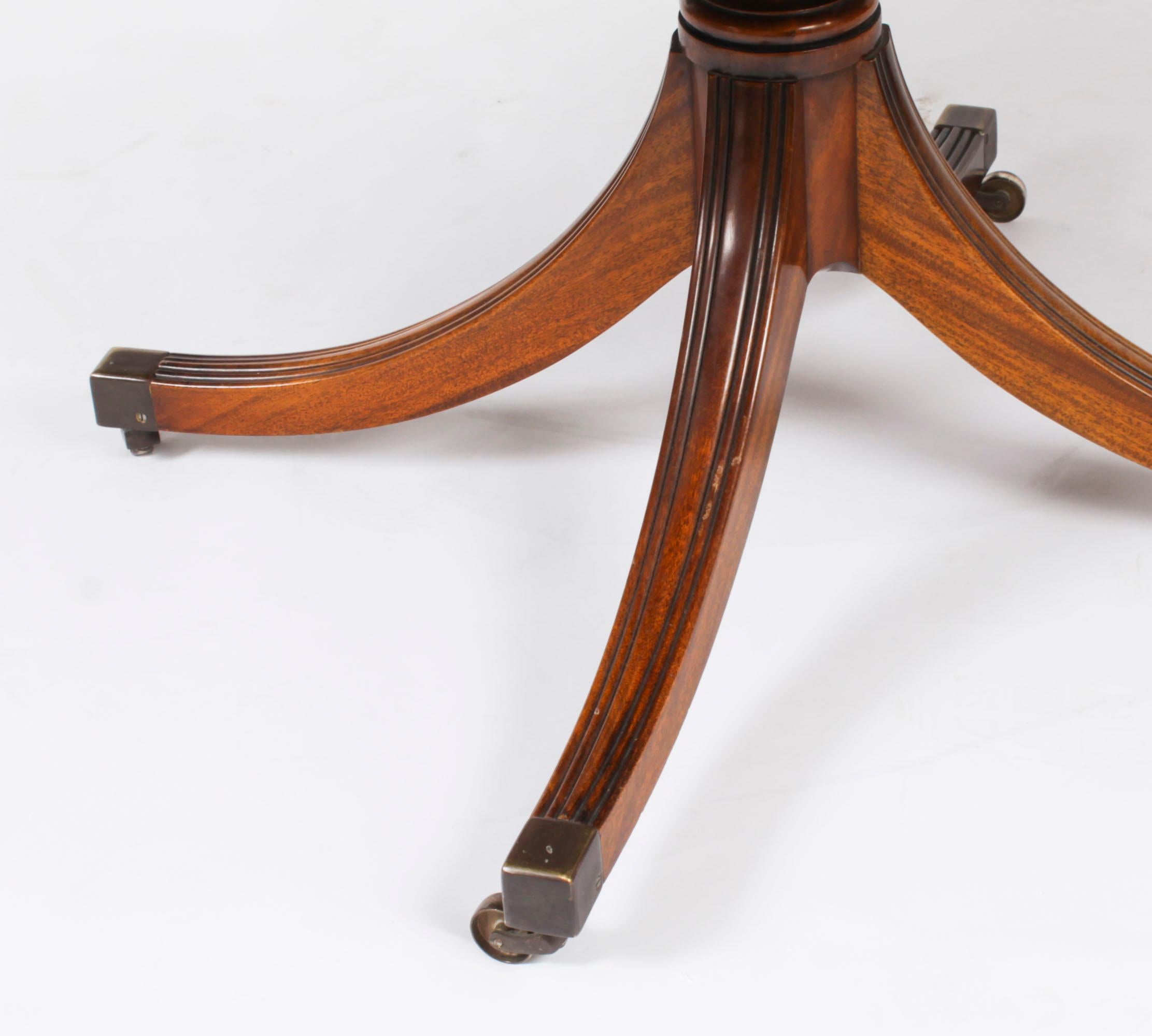 Vintage Mahogany Oval Tilt Top Dining Table by William Tillman 20th Century 7