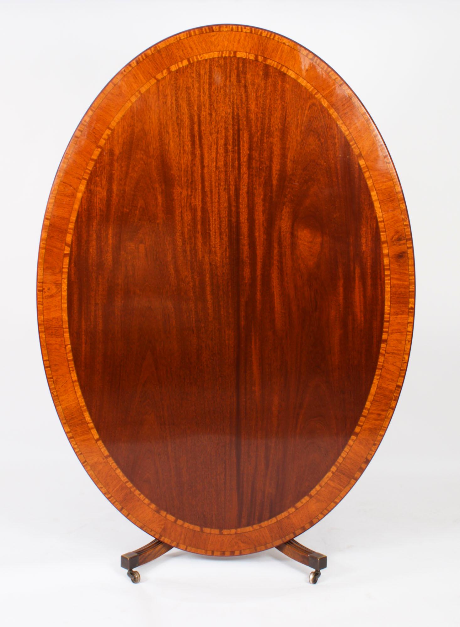 Vintage Mahogany Oval Tilt Top Dining Table by William Tillman 20th Century In Good Condition In London, GB