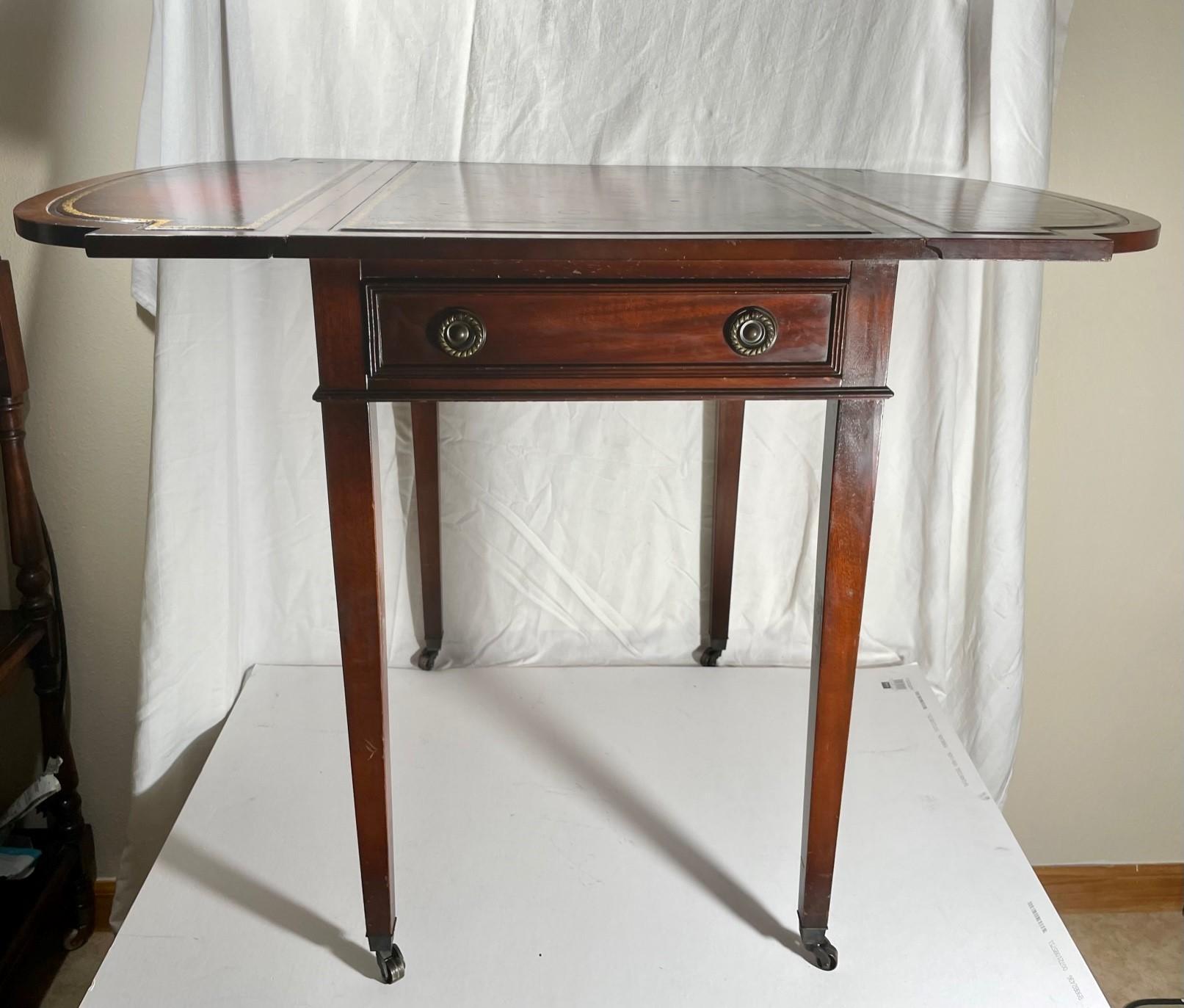 Table Pembroke vintage en acajou, Gordon's Fine Furniture, Inc. en vente 3