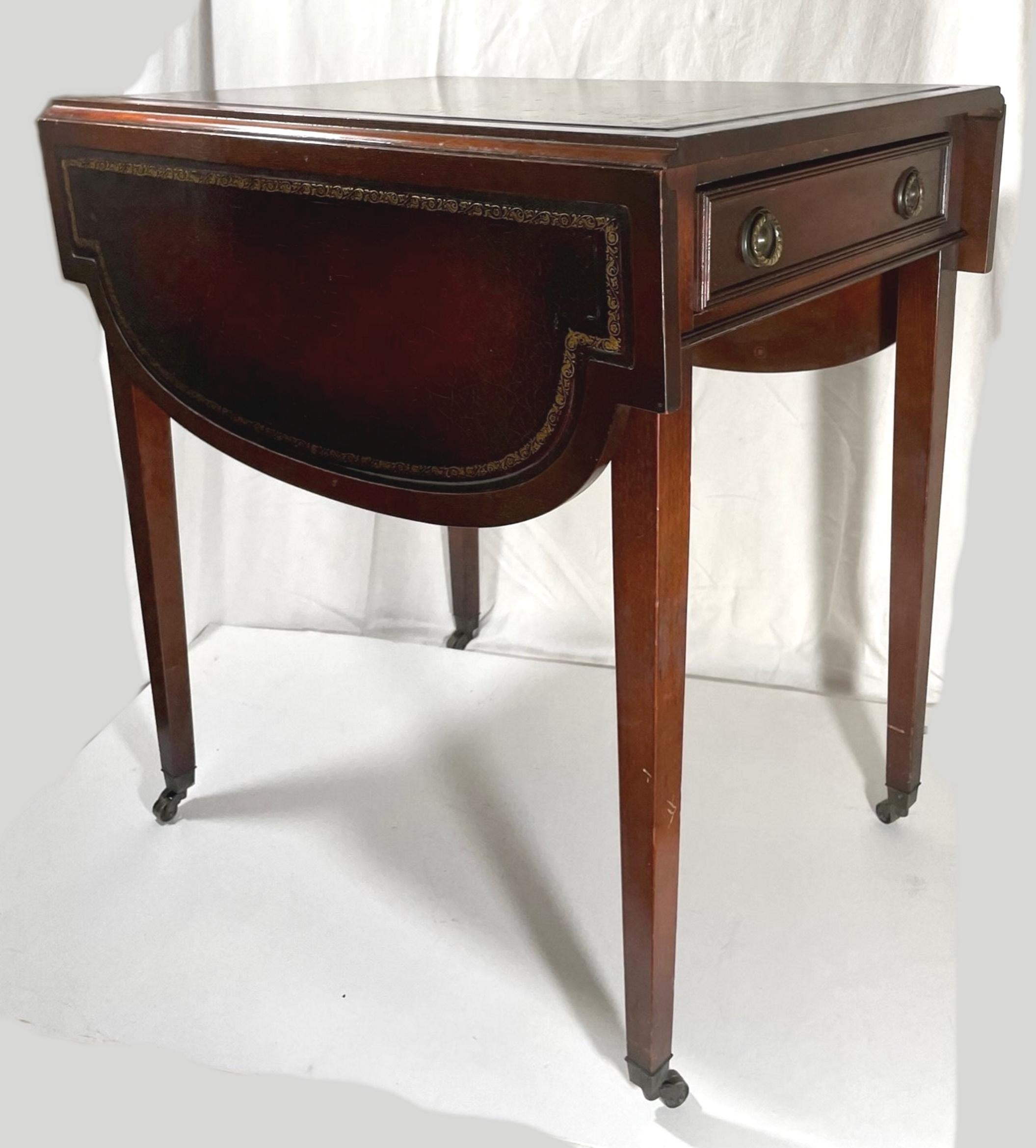 Vintage Mahogany Pembroke Table, Gordon’s Fine Furniture, Inc. In Good Condition For Sale In Vero Beach, FL