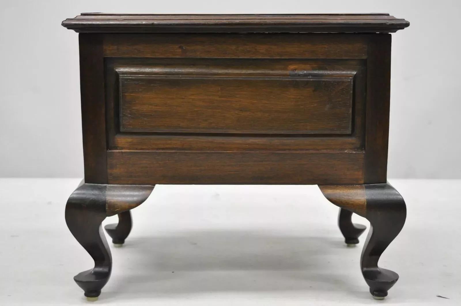 Vintage Mahogany Queen Anne Style Copper Lined Wooden Planter For Sale 6