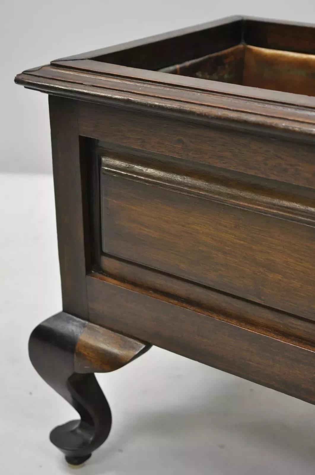 Vintage Mahogany Queen Anne Style Copper Lined Wooden Planter For Sale 2