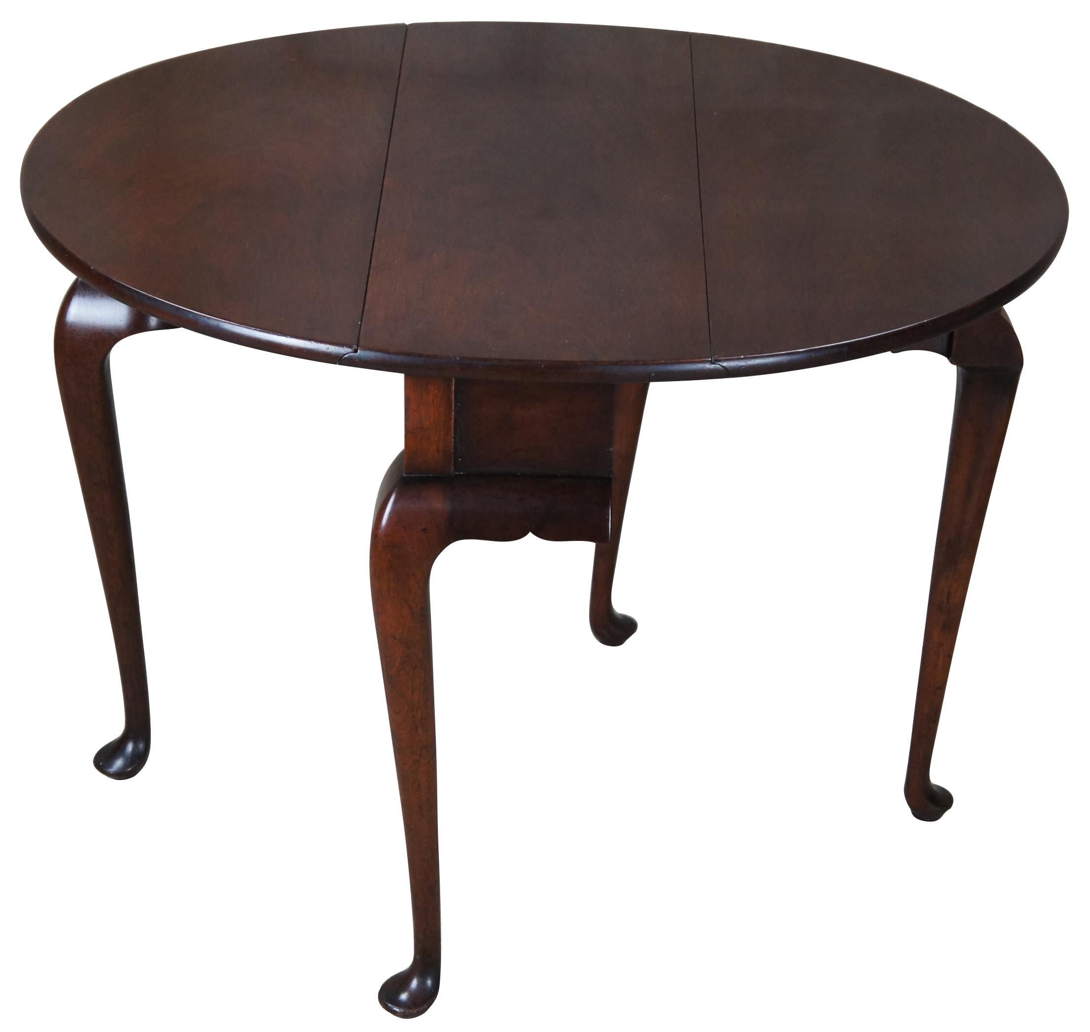 Vintage Mahogany Queen Anne Style Oval Drop Leaf Gateleg Side Accent Table In Good Condition In Dayton, OH
