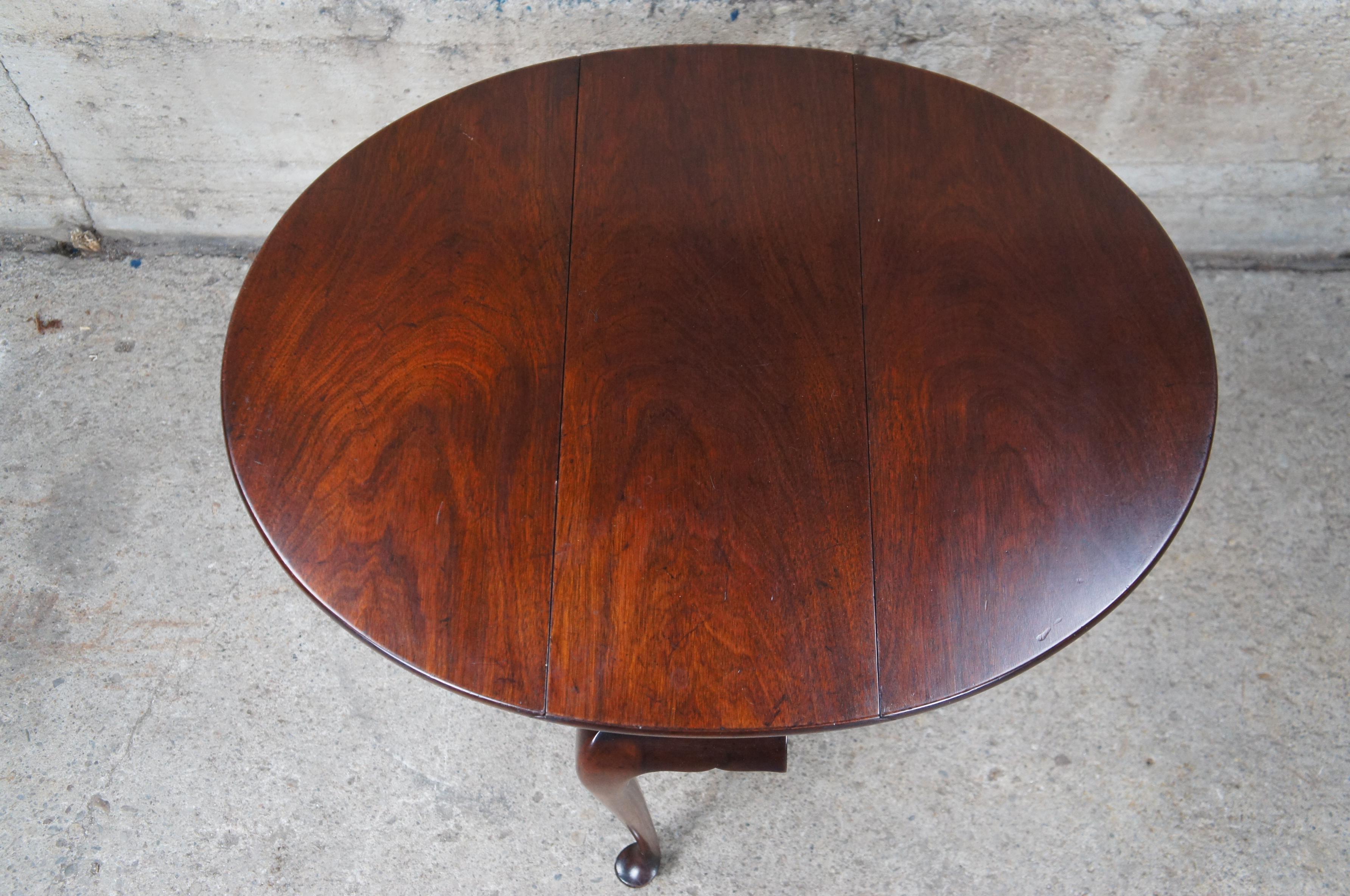 20th Century Vintage Mahogany Queen Anne Style Oval Drop Leaf Gateleg Side Accent Table