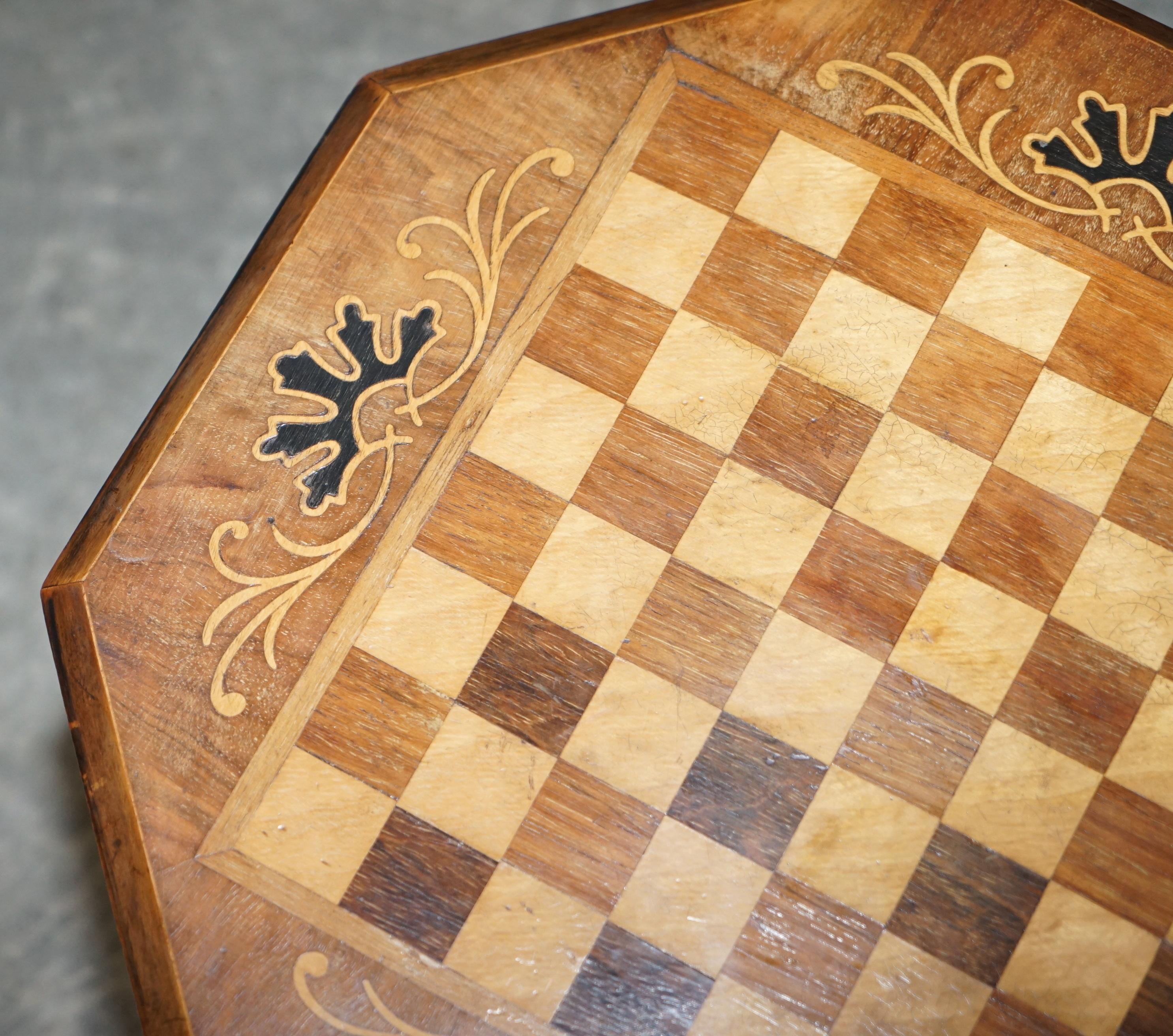 20th Century Vintage Hardwood Satinwood & Walnut Chess Games Table Ideal as a Side End Piece For Sale