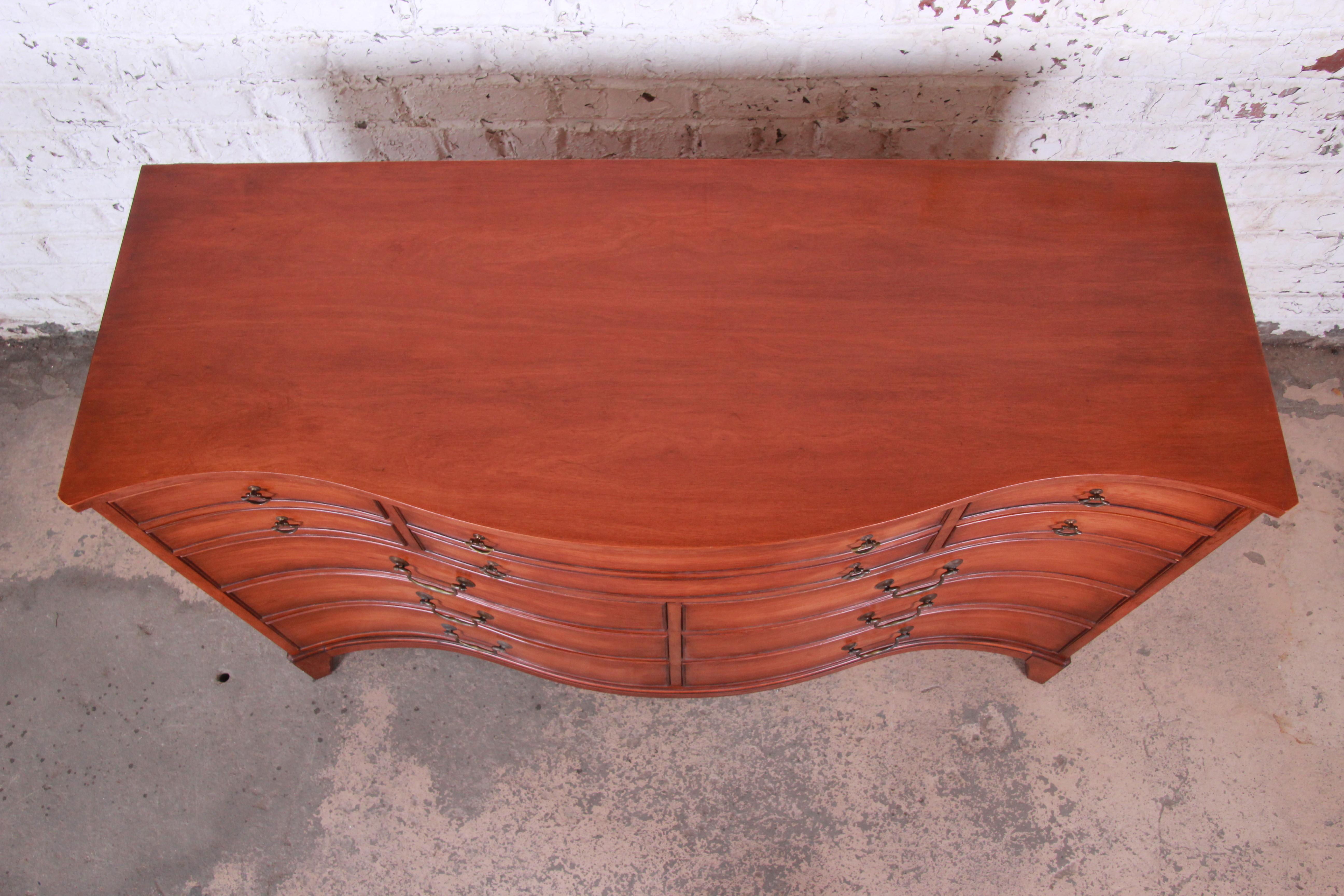 Vintage Mahogany Serpentine 10-Drawer Dresser or Credenza by Morganton In Good Condition In South Bend, IN