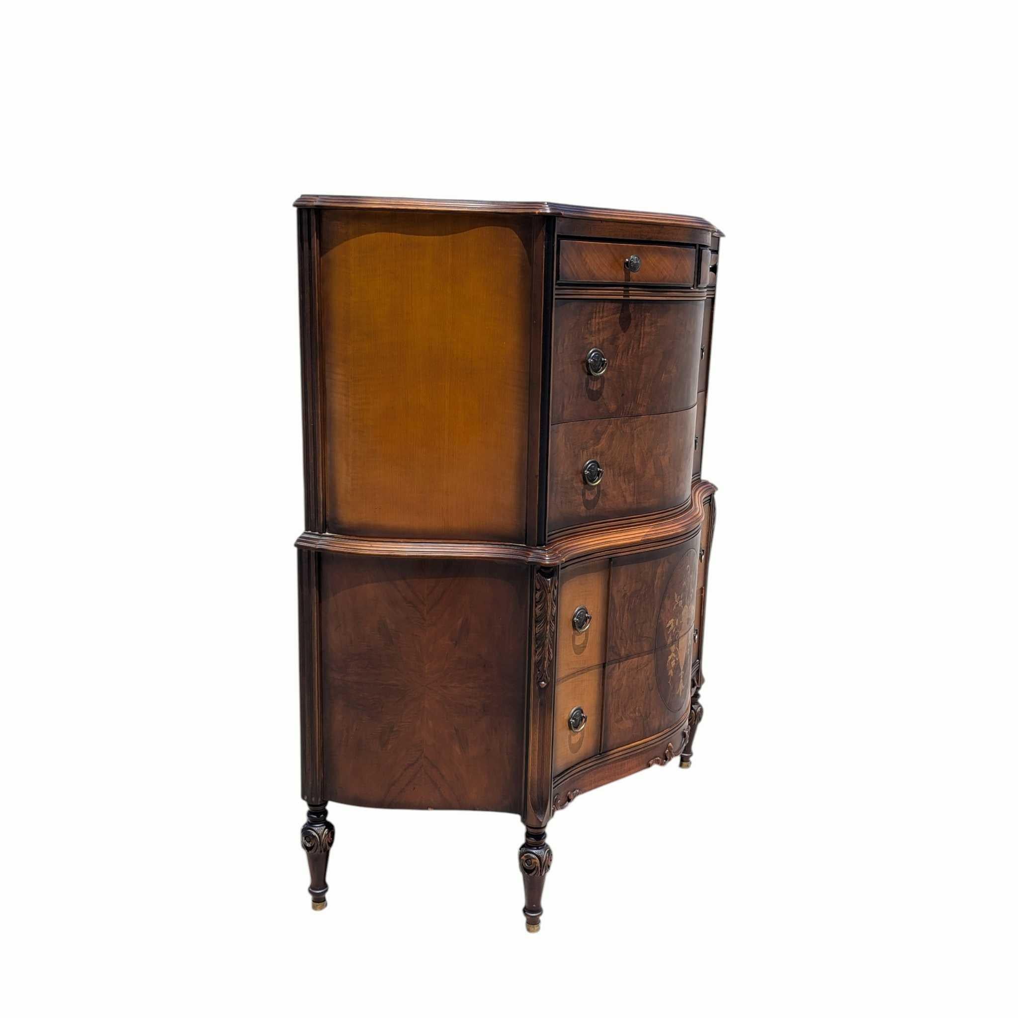 Noce Comò Highboy a serpentina in mogano d'epoca con intarsio e intarsio in vendita