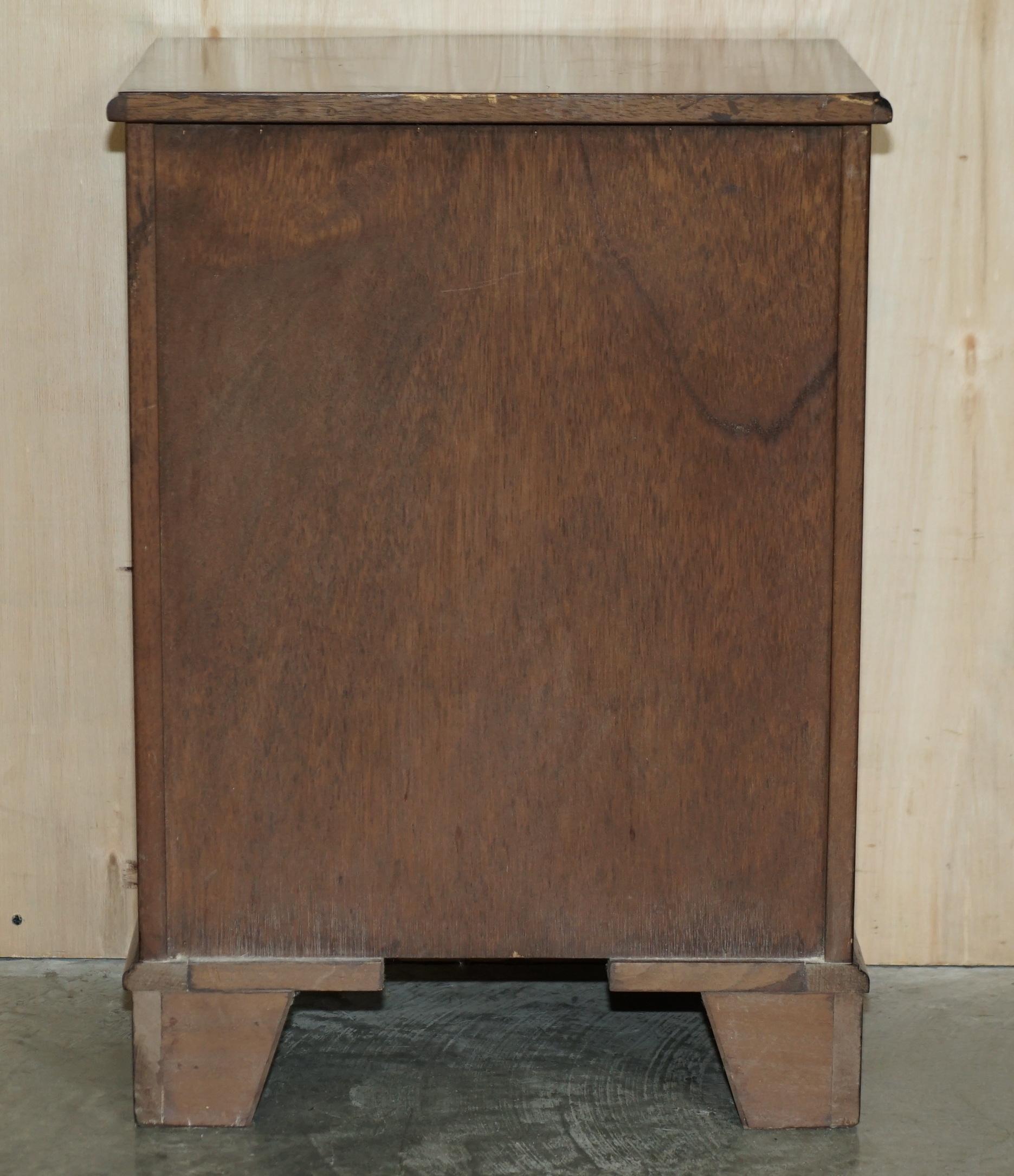 Vintage Hardwood Side End Lamp Table Sized Serpentine Fronted Chest of Drawers For Sale 5
