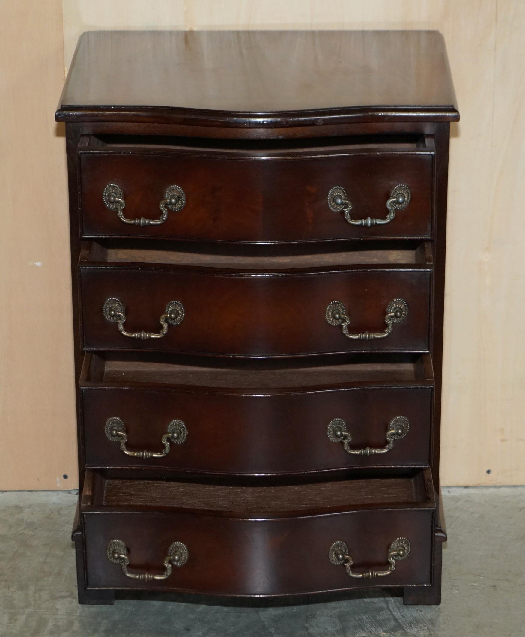 Vintage Hardwood Side End Lamp Table Sized Serpentine Fronted Chest of Drawers For Sale 8
