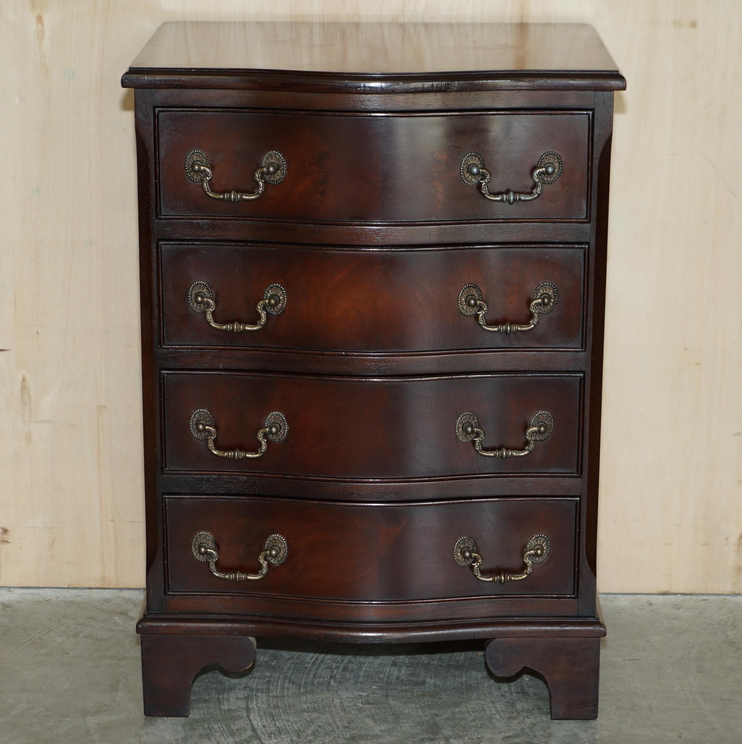 We are delighted to offer for sale this lovely serpentine fronted, flamed Mahogany Chest of drawers.

A good looking, decorative and well made piece. Its based on an early 18th century design, the timber patina is wonderful.

We have cleaned