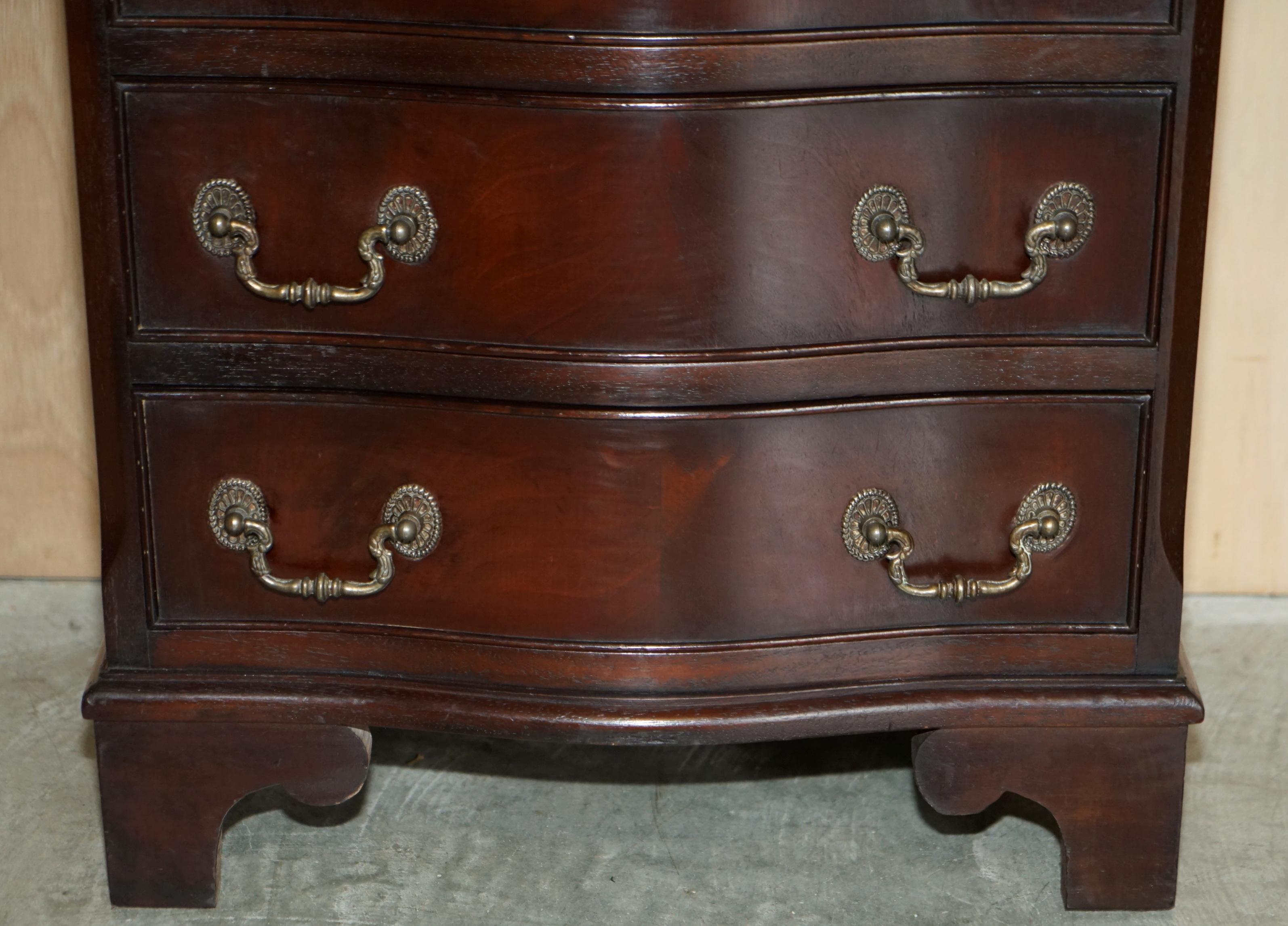 English Vintage Hardwood Side End Lamp Table Sized Serpentine Fronted Chest of Drawers For Sale