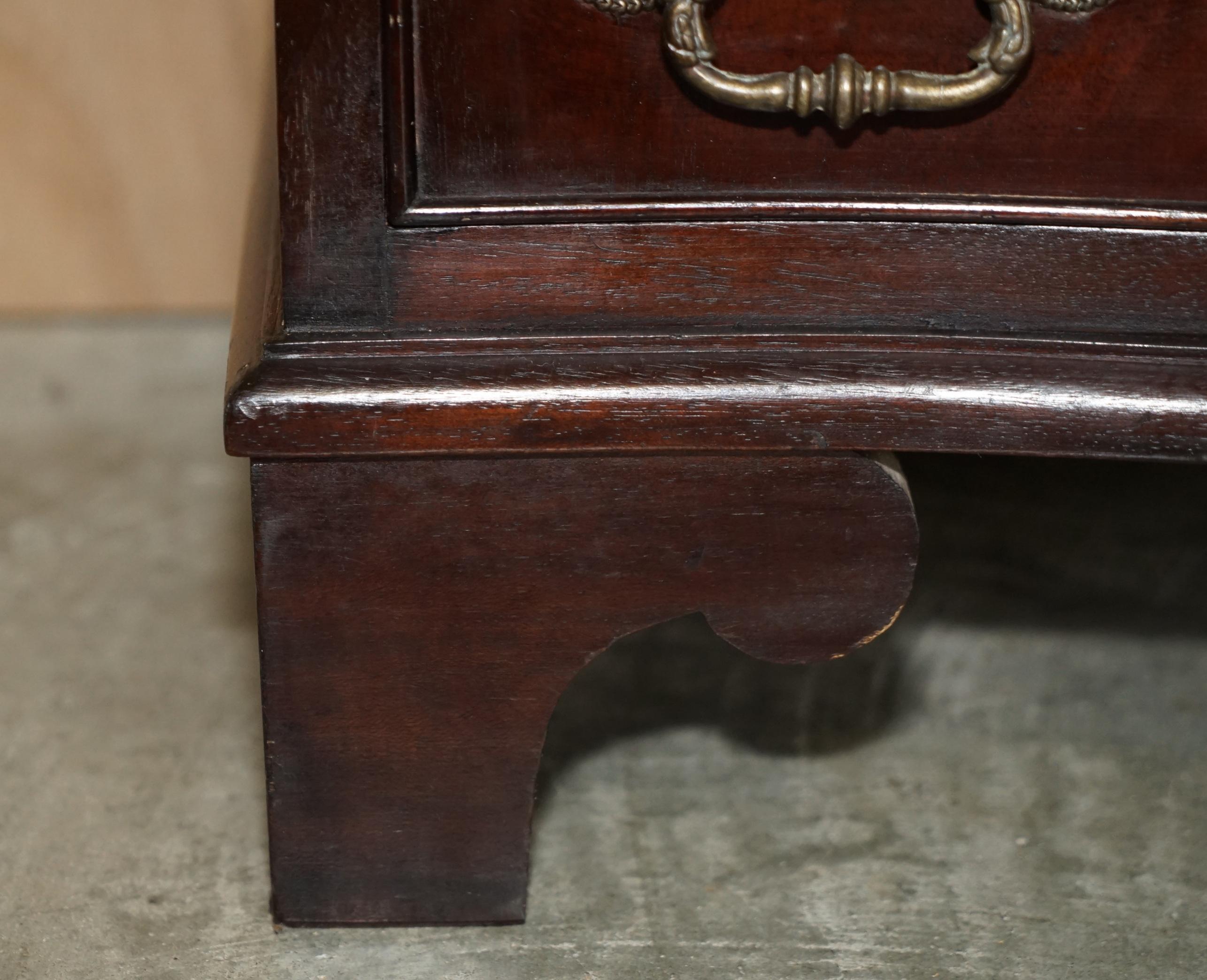 Vintage Hardwood Side End Lamp Table Sized Serpentine Fronted Chest of Drawers For Sale 1