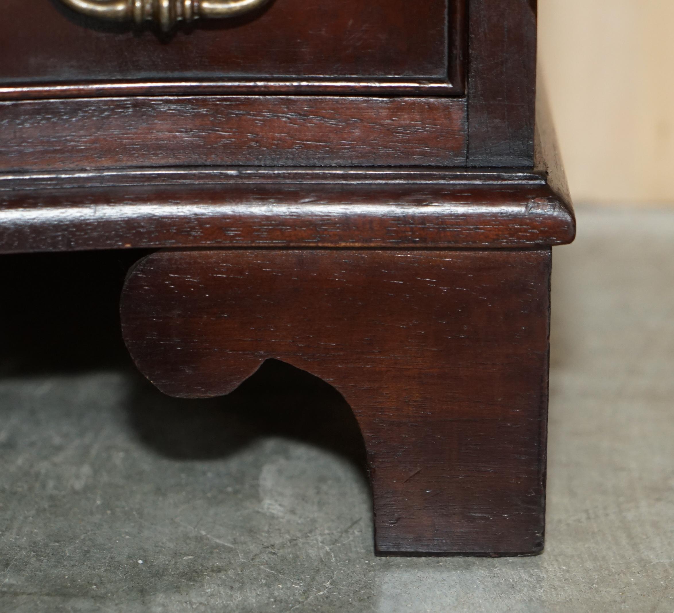 Vintage Hardwood Side End Lamp Table Sized Serpentine Fronted Chest of Drawers For Sale 2