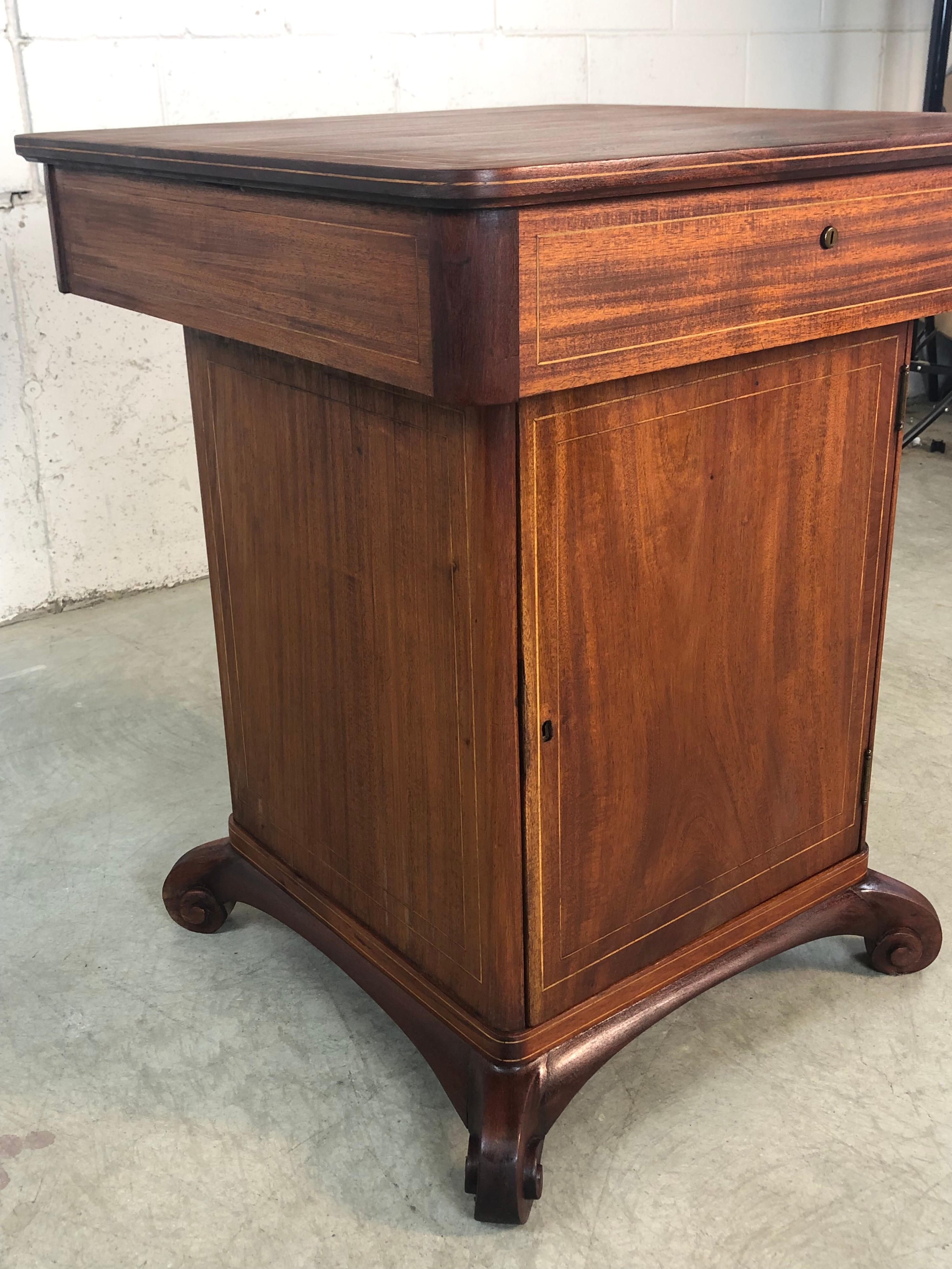 Vintage Mahogany Smoking Humidor Stand In Good Condition In Amherst, NH