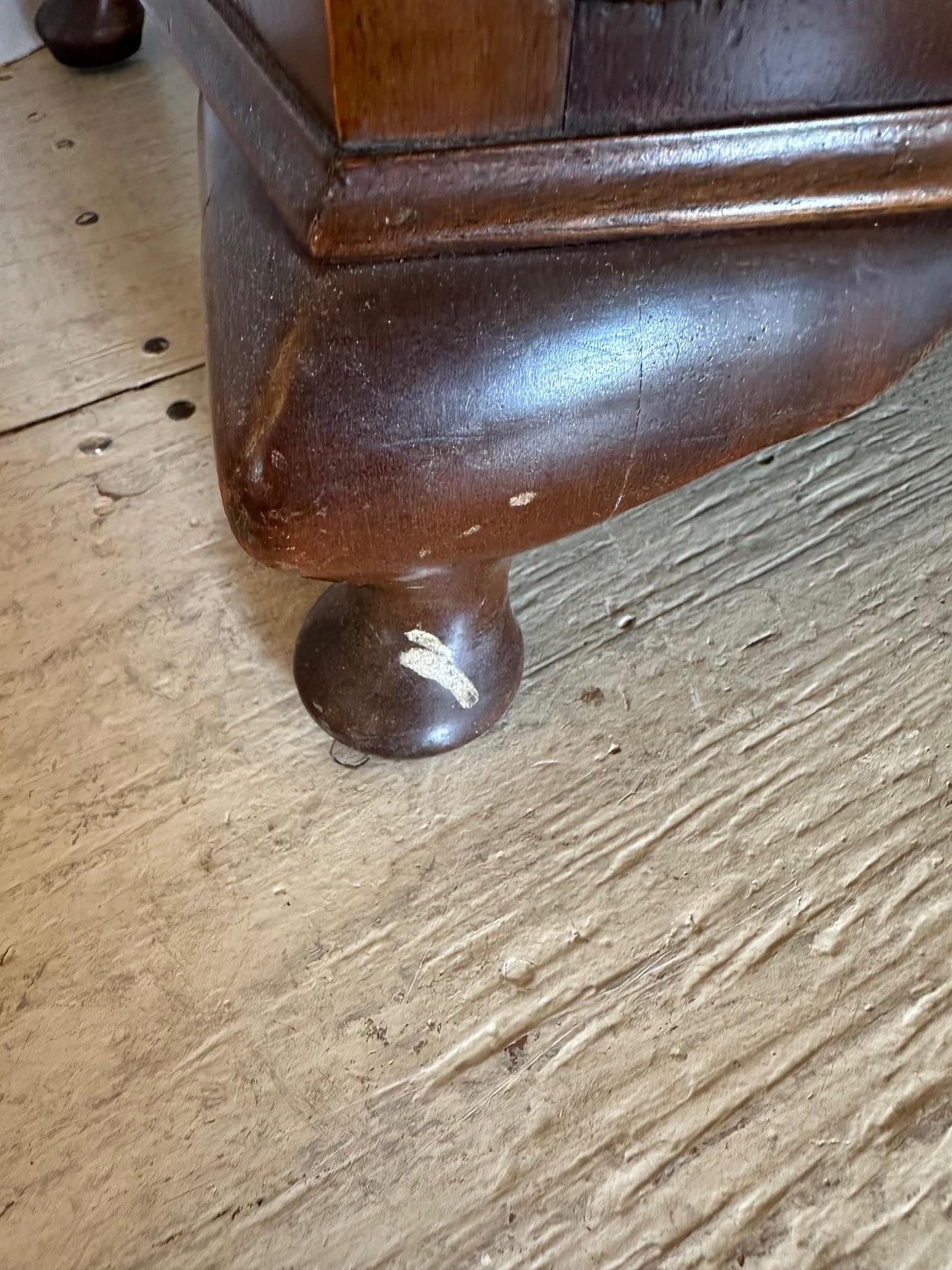 Specchio a figura intera in mogano vintage con cassetto In condizioni buone in vendita a Hopewell, NJ