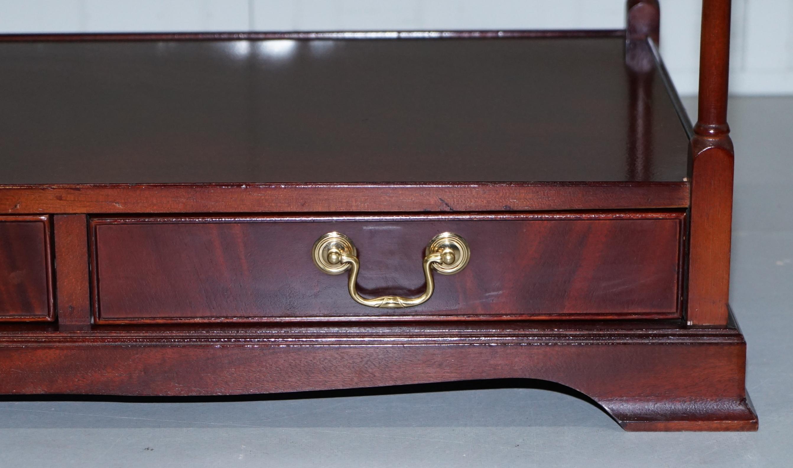 Vintage Mahogany Television Entertainment Stand with Two Drawers Lovely Find In Good Condition In West Sussex, Pulborough