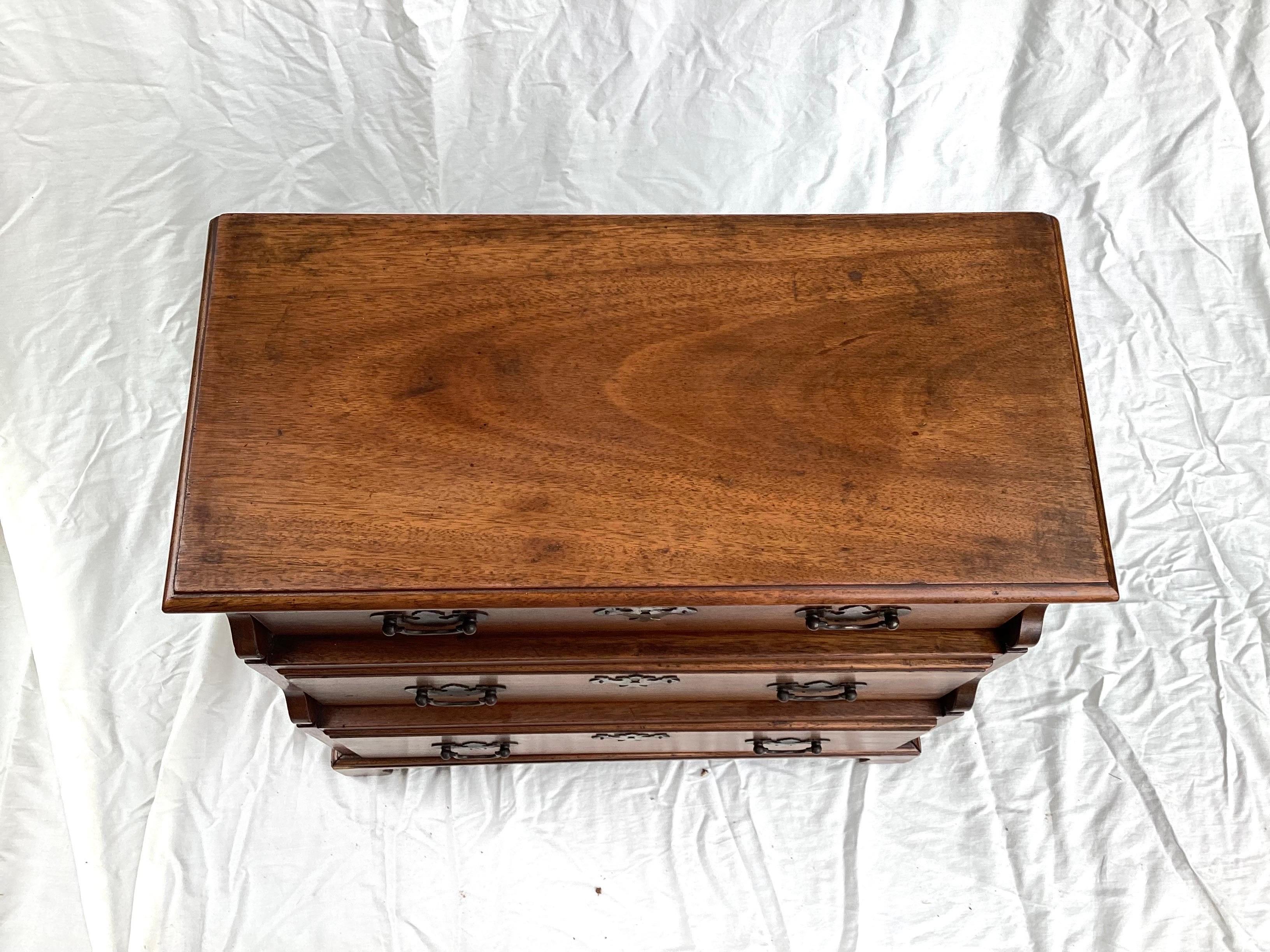 American Vintage Mahogany Three Draw Small Chest or Night Stand with Step Back Drawers For Sale