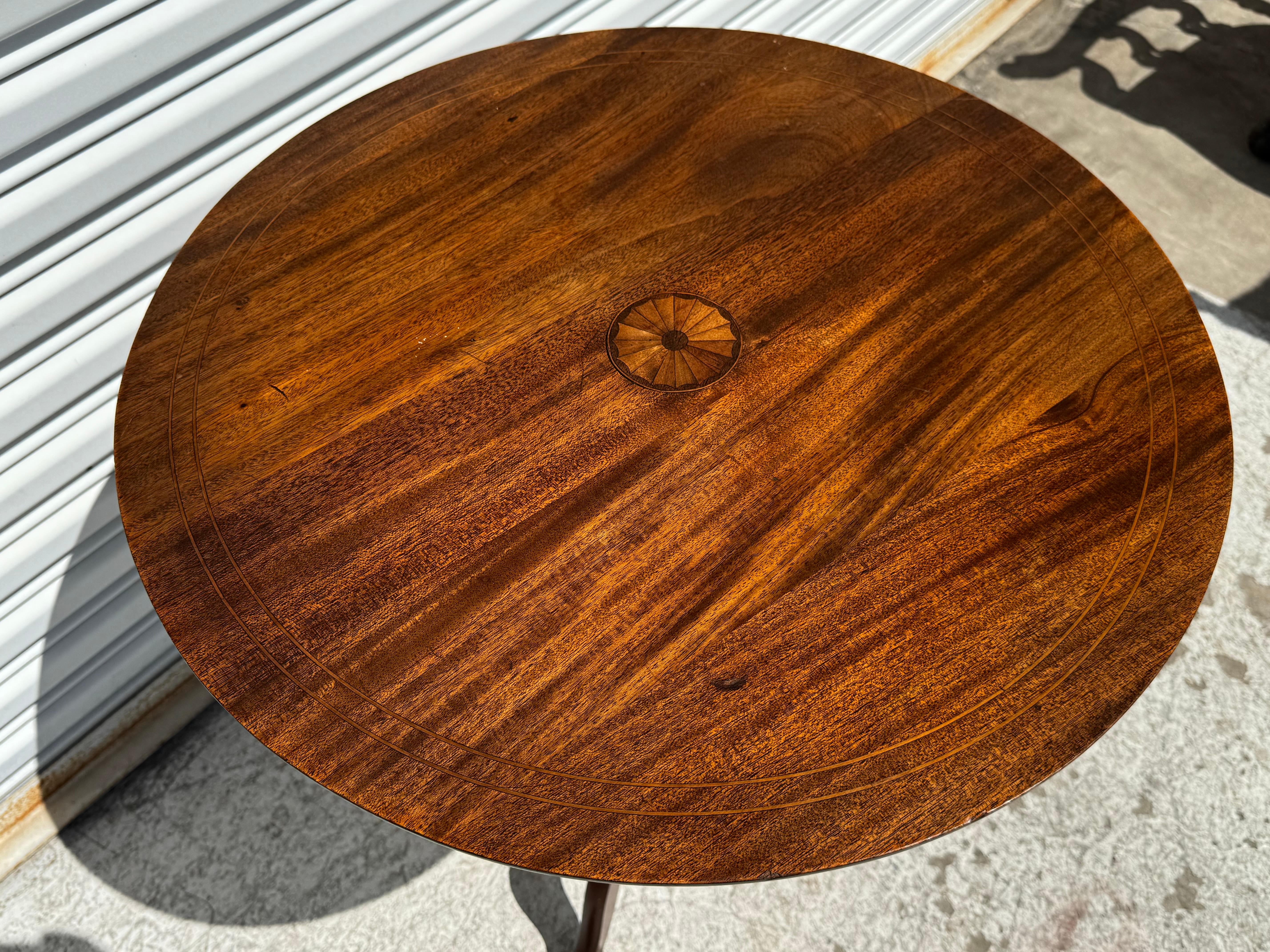 Vintage Mahogany Tilt Top Queen Anne Style Table with Inlay In Good Condition For Sale In Pasadena, TX