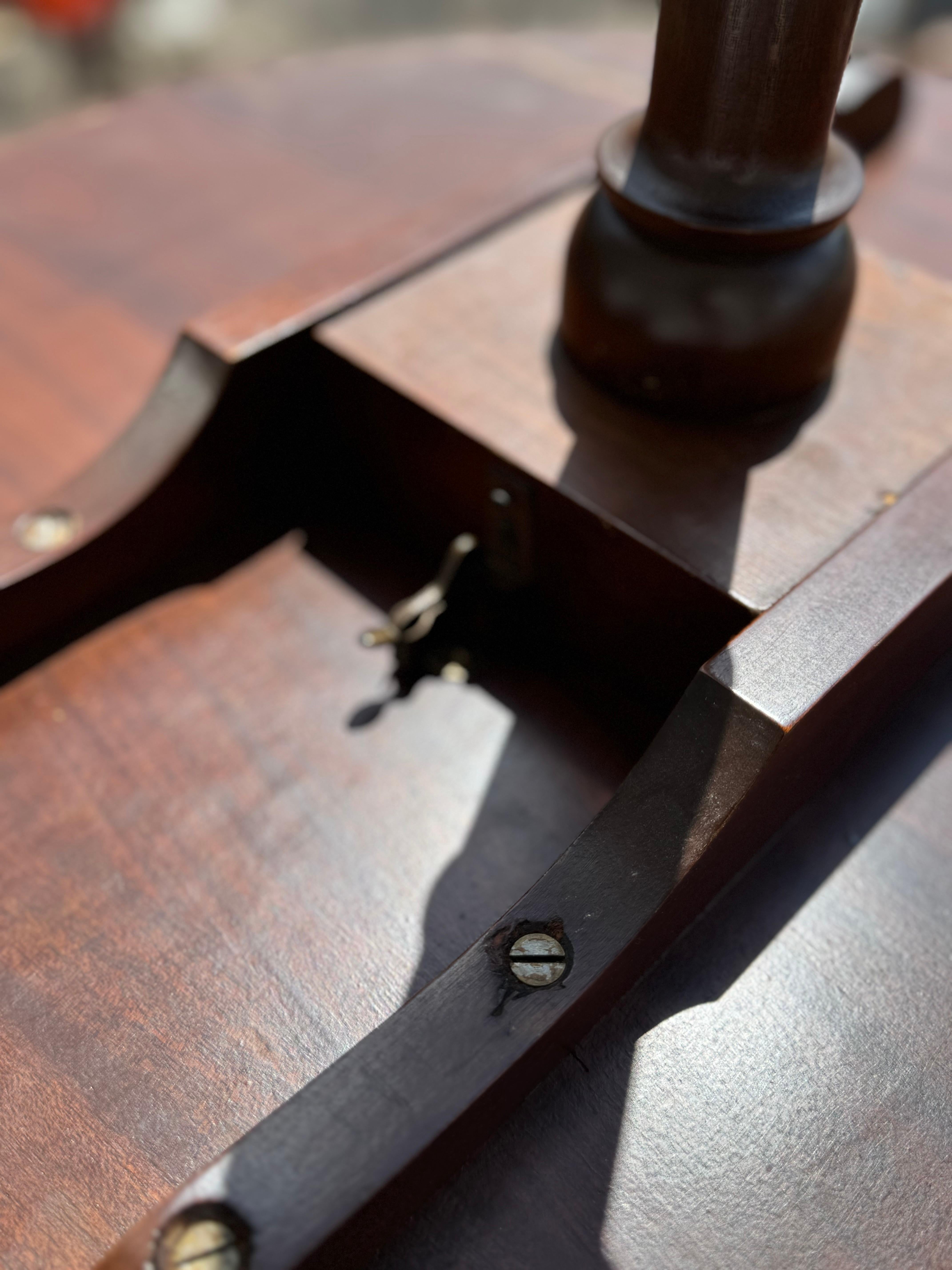 20th Century Vintage Mahogany Tilt Top Queen Anne Style Table with Inlay For Sale