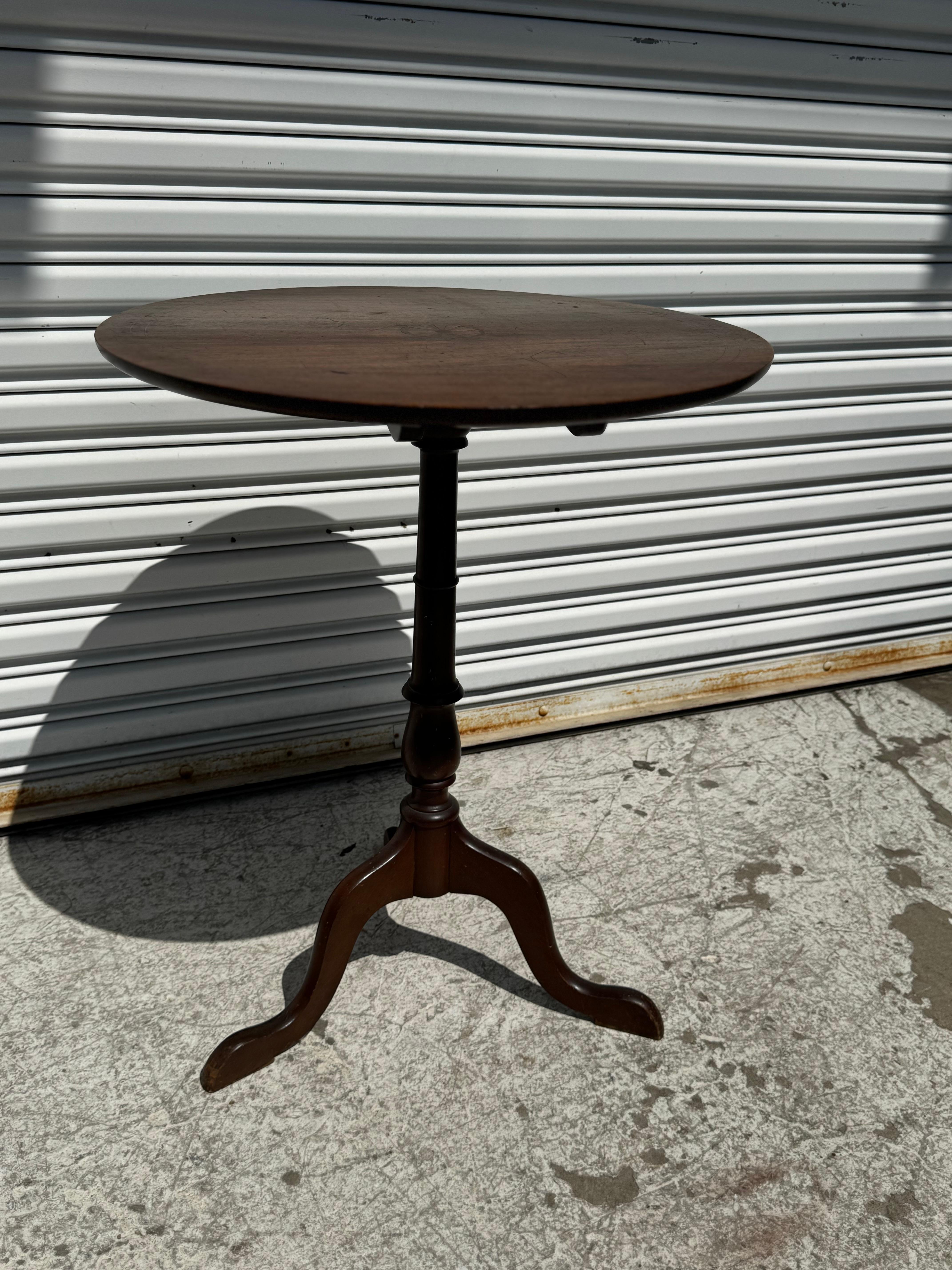 Vintage Mahogany Tilt Top Queen Anne Style Table with Inlay For Sale 2