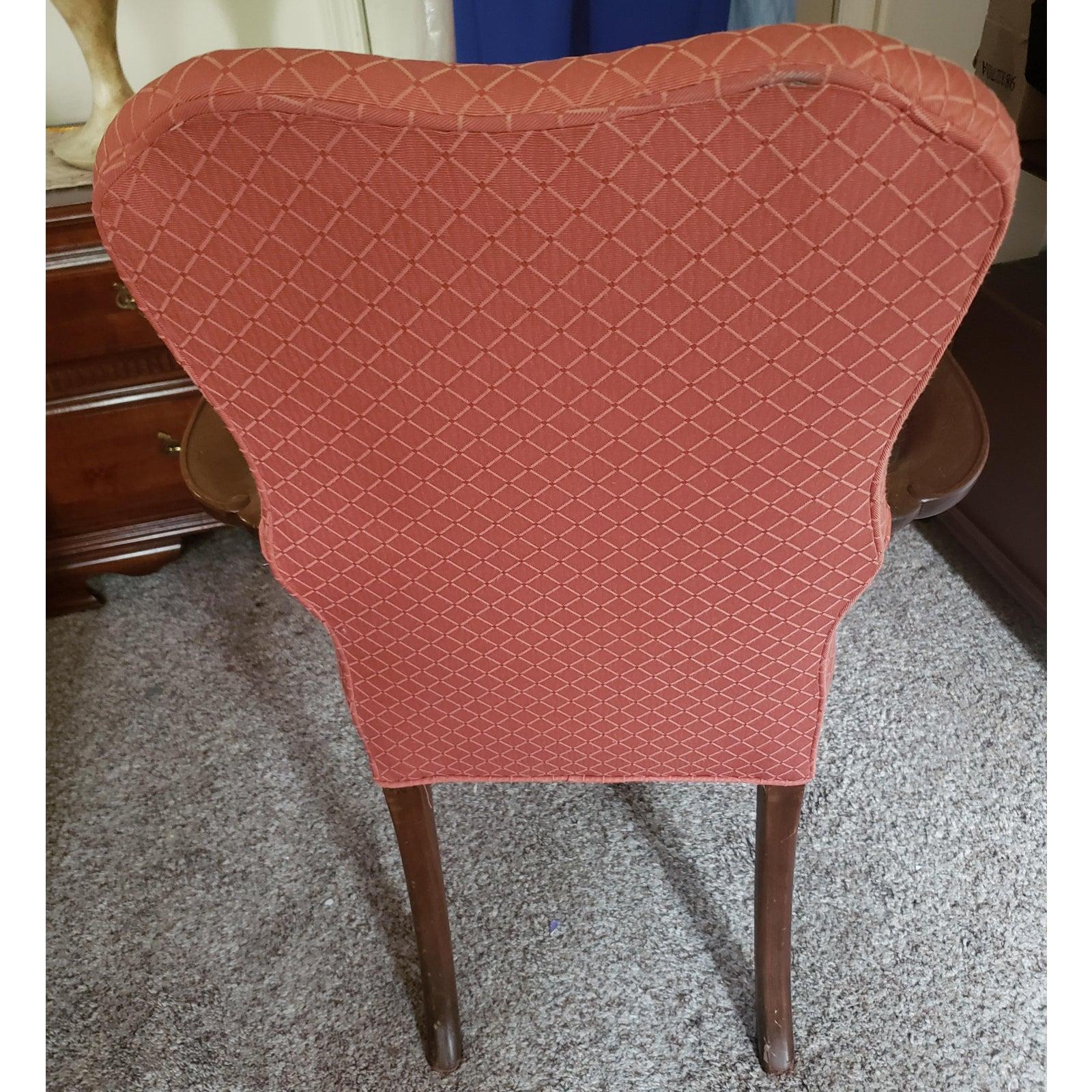 Appliqué Poltrona imbottita in mogano vintage in vendita